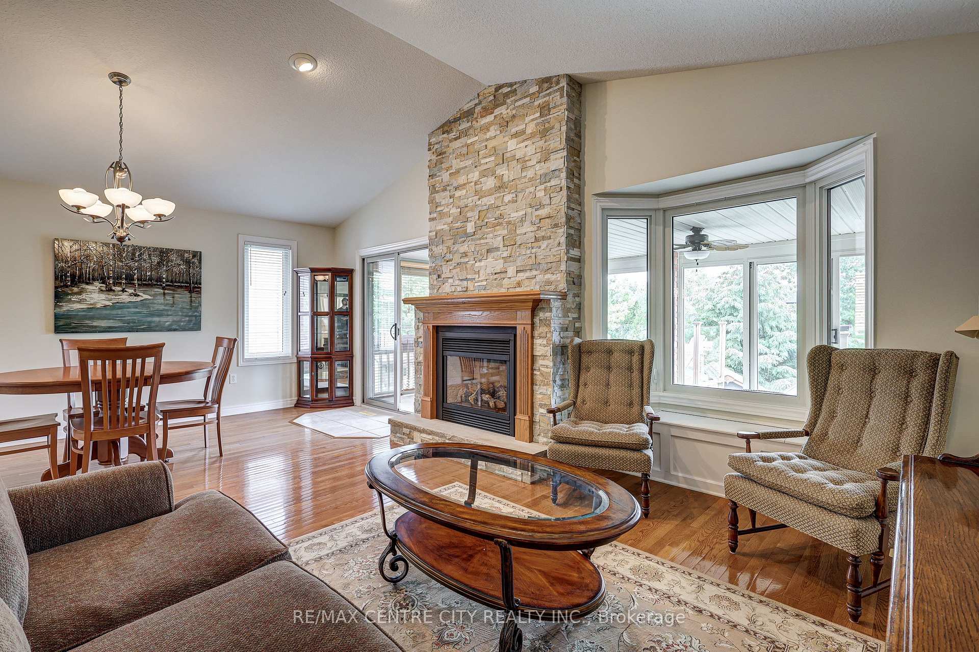 Photo 11 of 29 Hickory Lane, St. Thomas — HOMEH