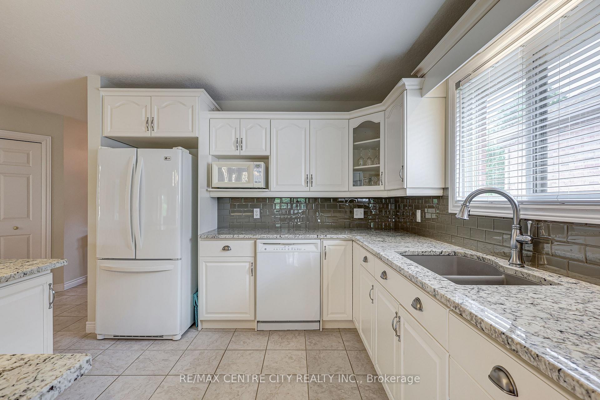 Photo 15 of 29 Hickory Lane, St. Thomas — HOMEH