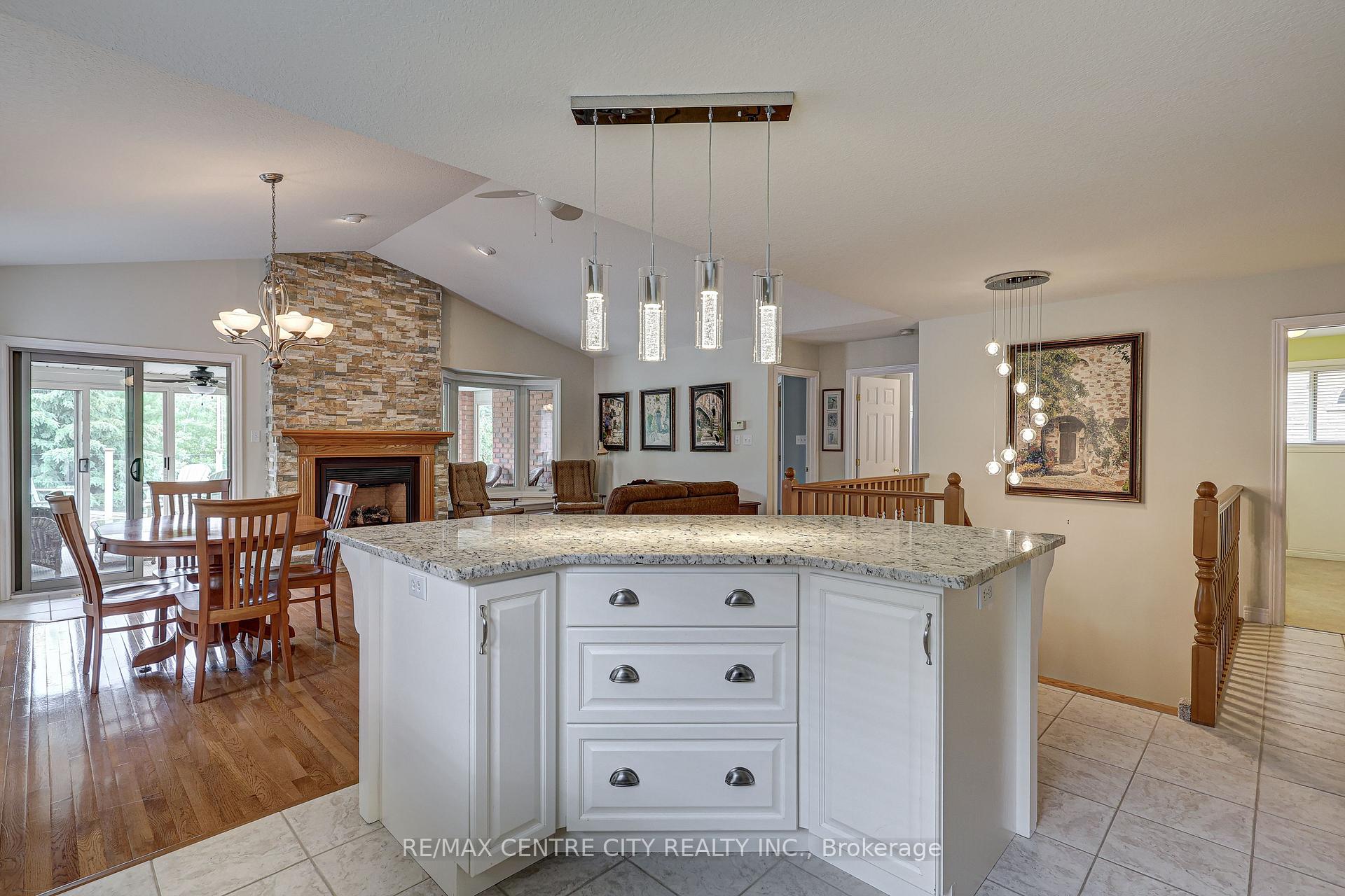 Photo 16 of 29 Hickory Lane, St. Thomas — HOMEH