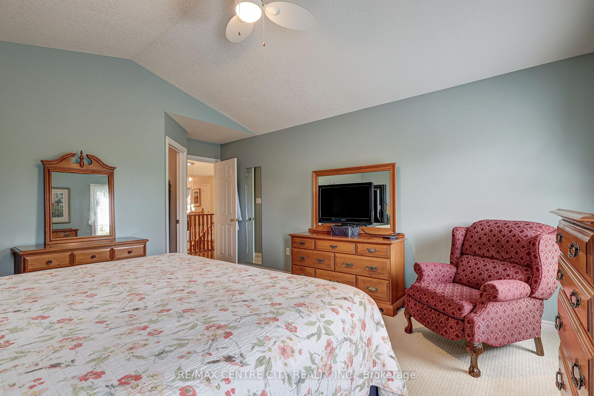 Photo 22 of 29 Hickory Lane, St. Thomas — HOMEH