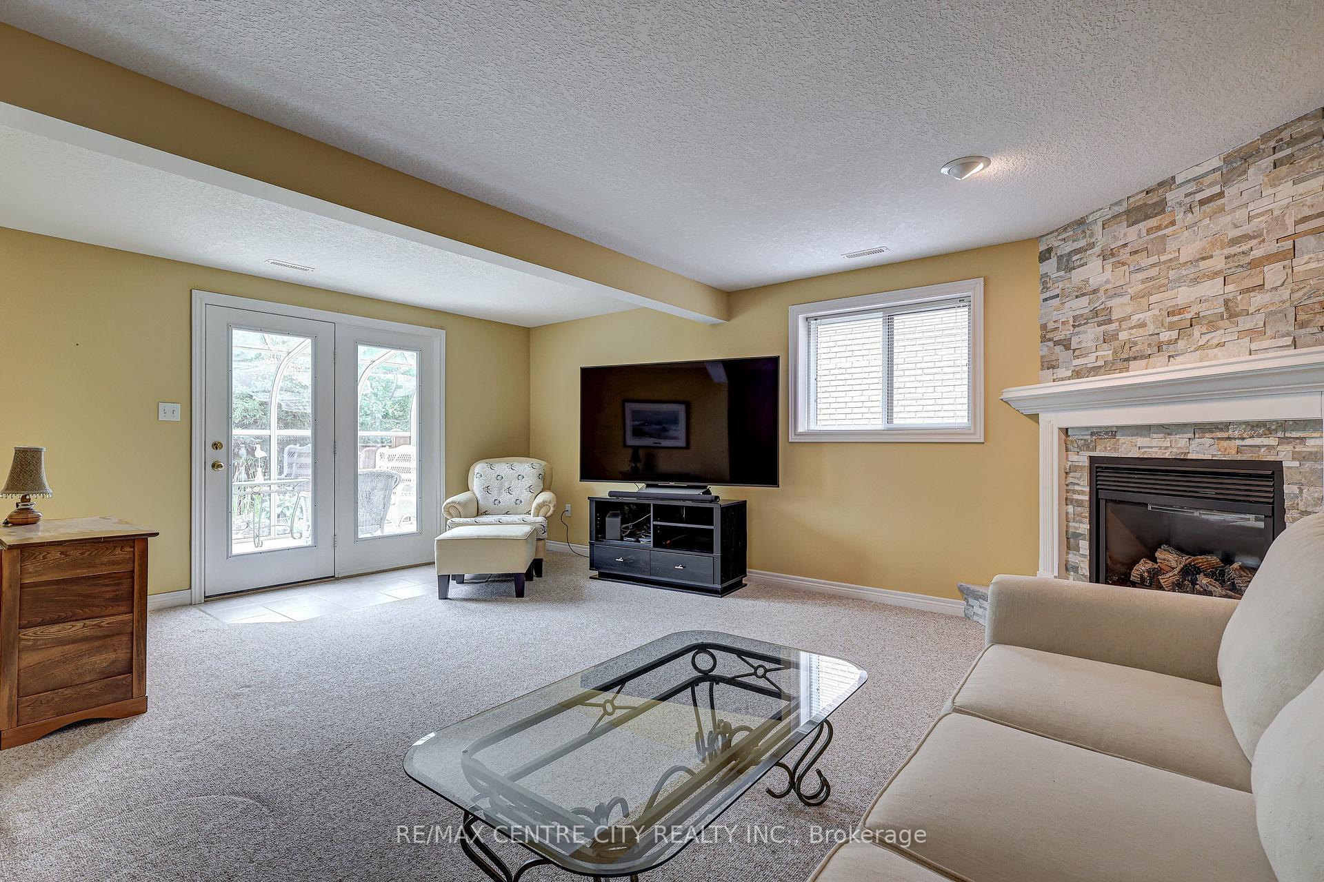 Photo 31 of 29 Hickory Lane, St. Thomas — HOMEH
