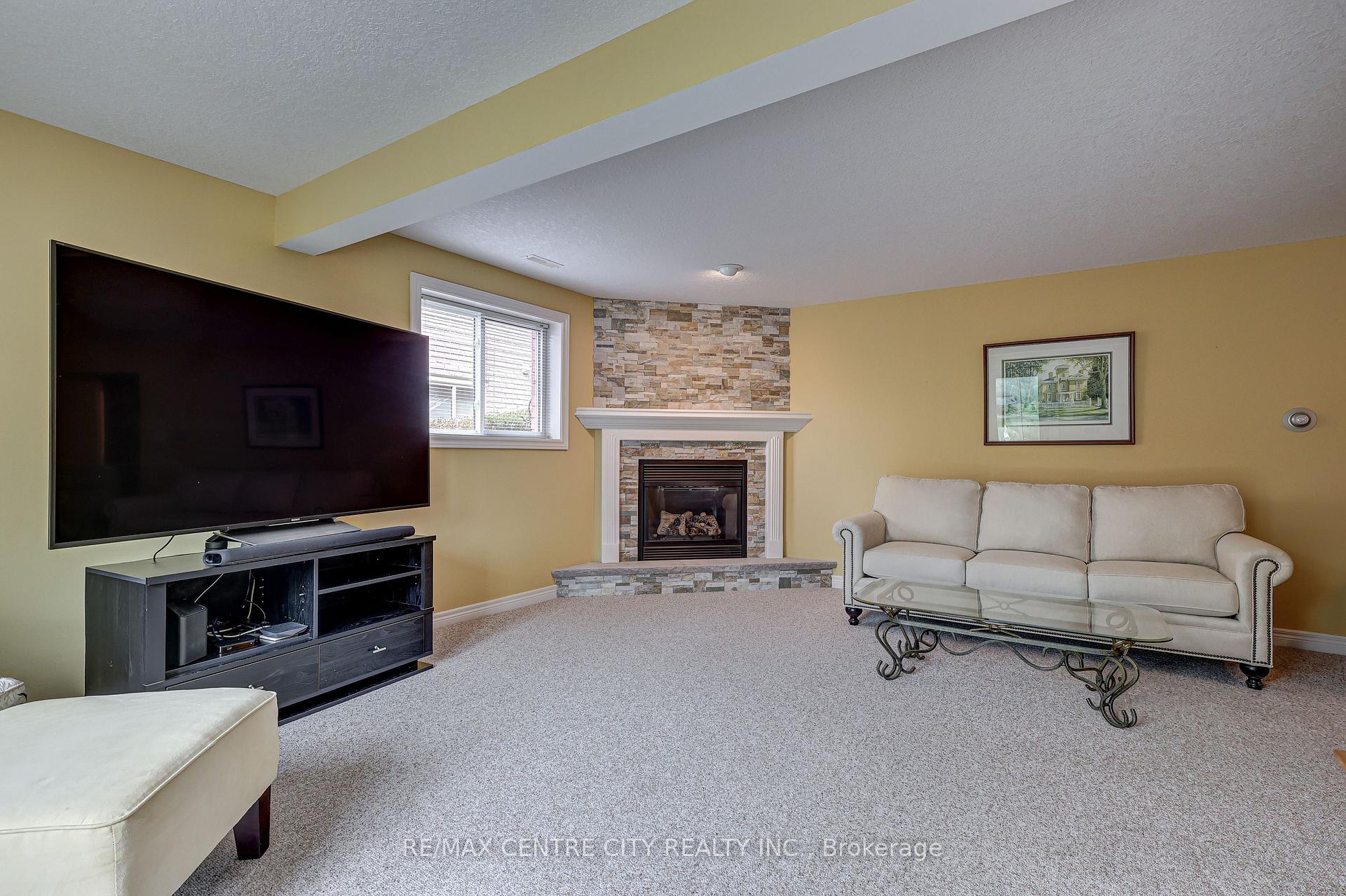 Photo 32 of 29 Hickory Lane, St. Thomas — HOMEH
