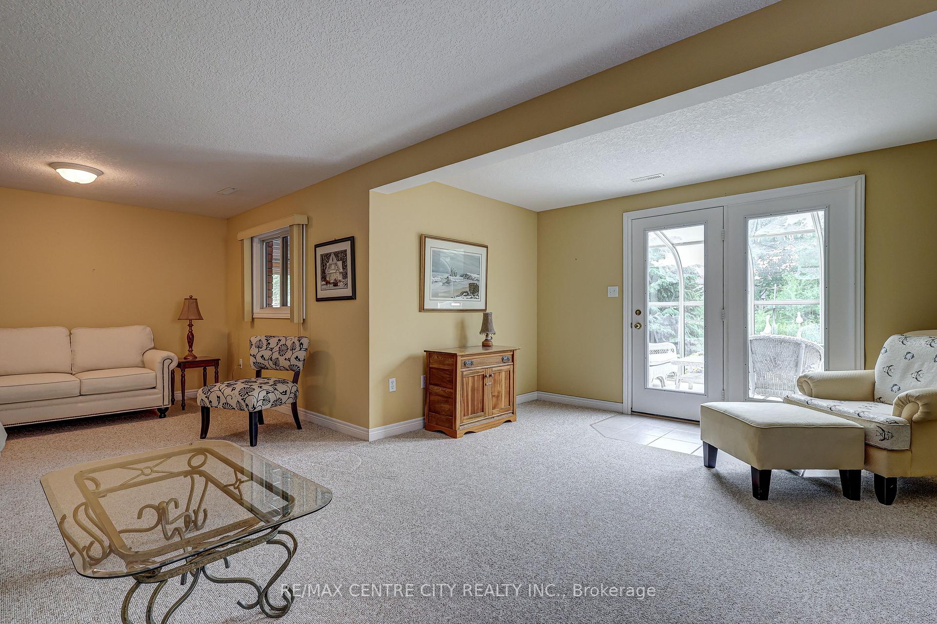 Photo 33 of 29 Hickory Lane, St. Thomas — HOMEH
