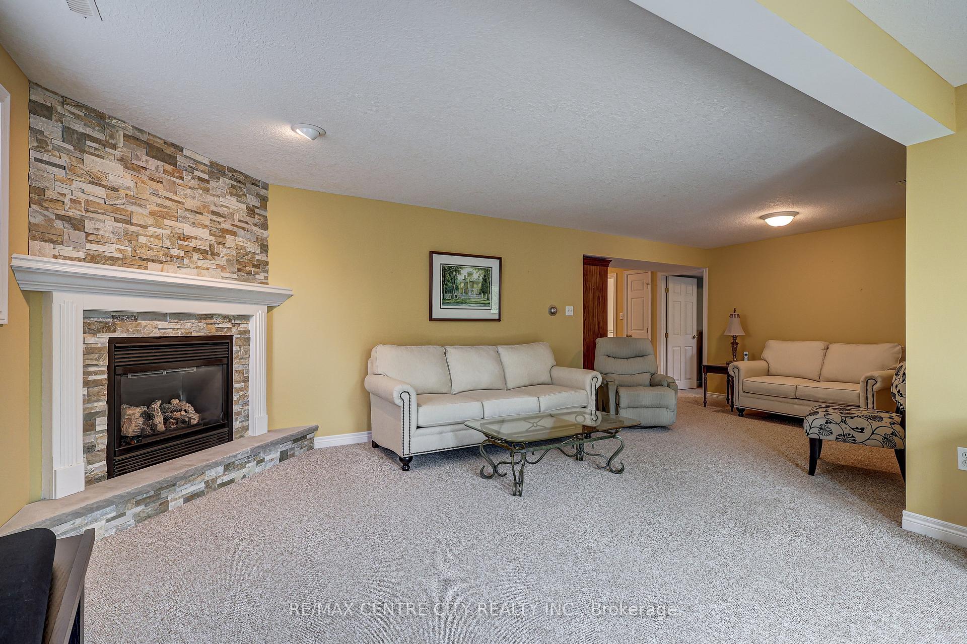Photo 34 of 29 Hickory Lane, St. Thomas — HOMEH