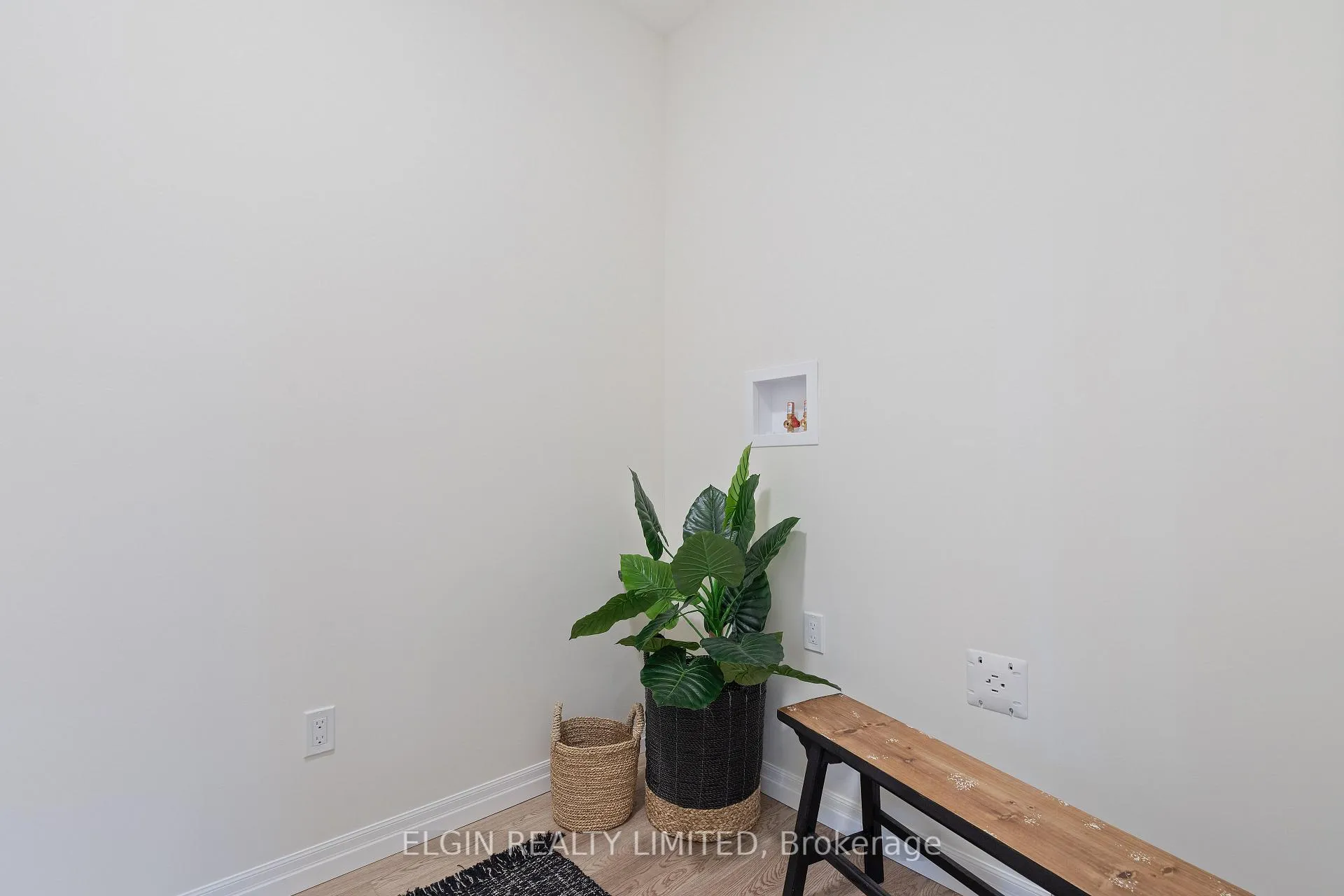 Photo 10 of 25 Dunning Way, St. Thomas — HOMEH