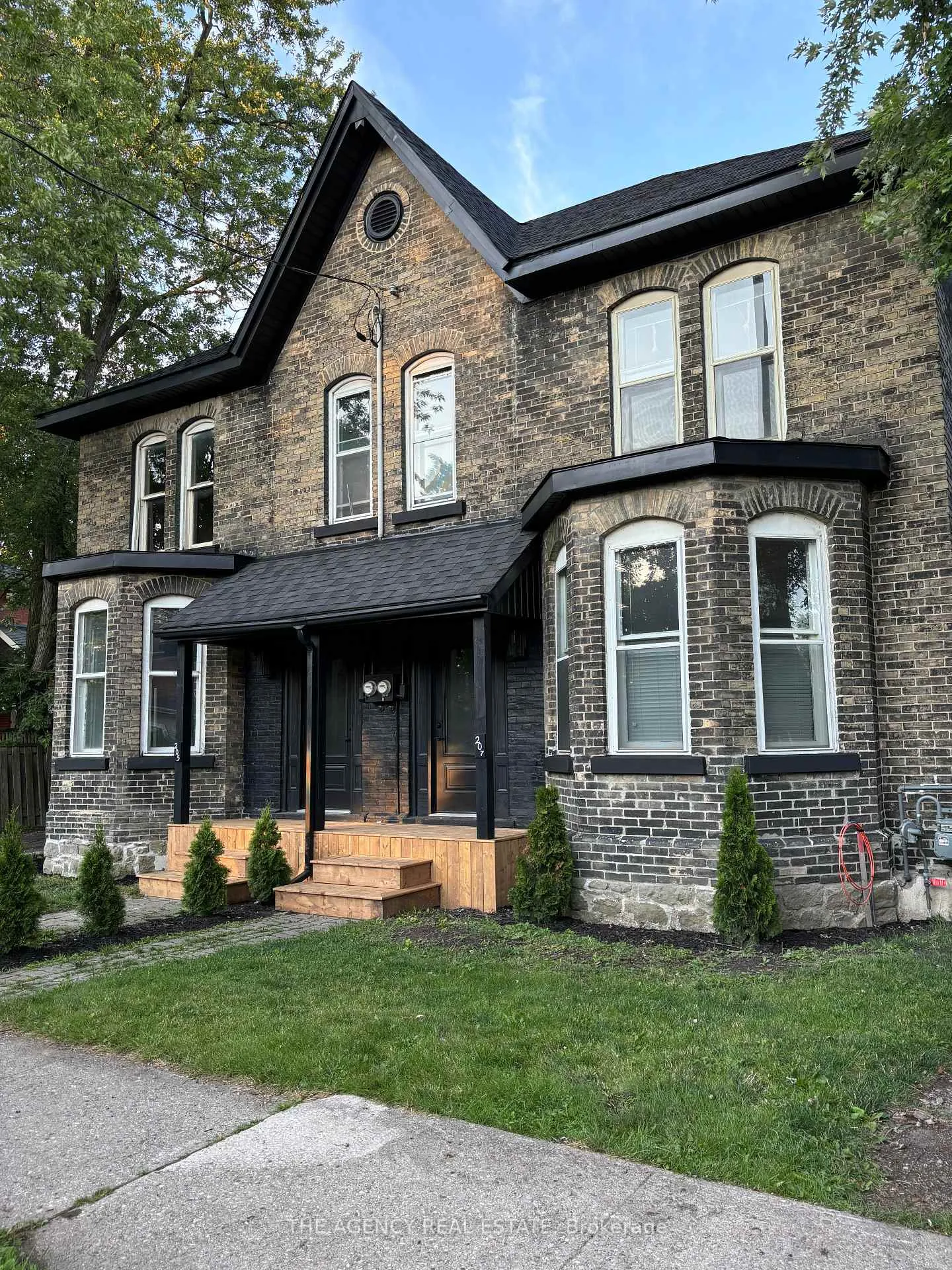 Front of Unit 205, 207 Nile Street