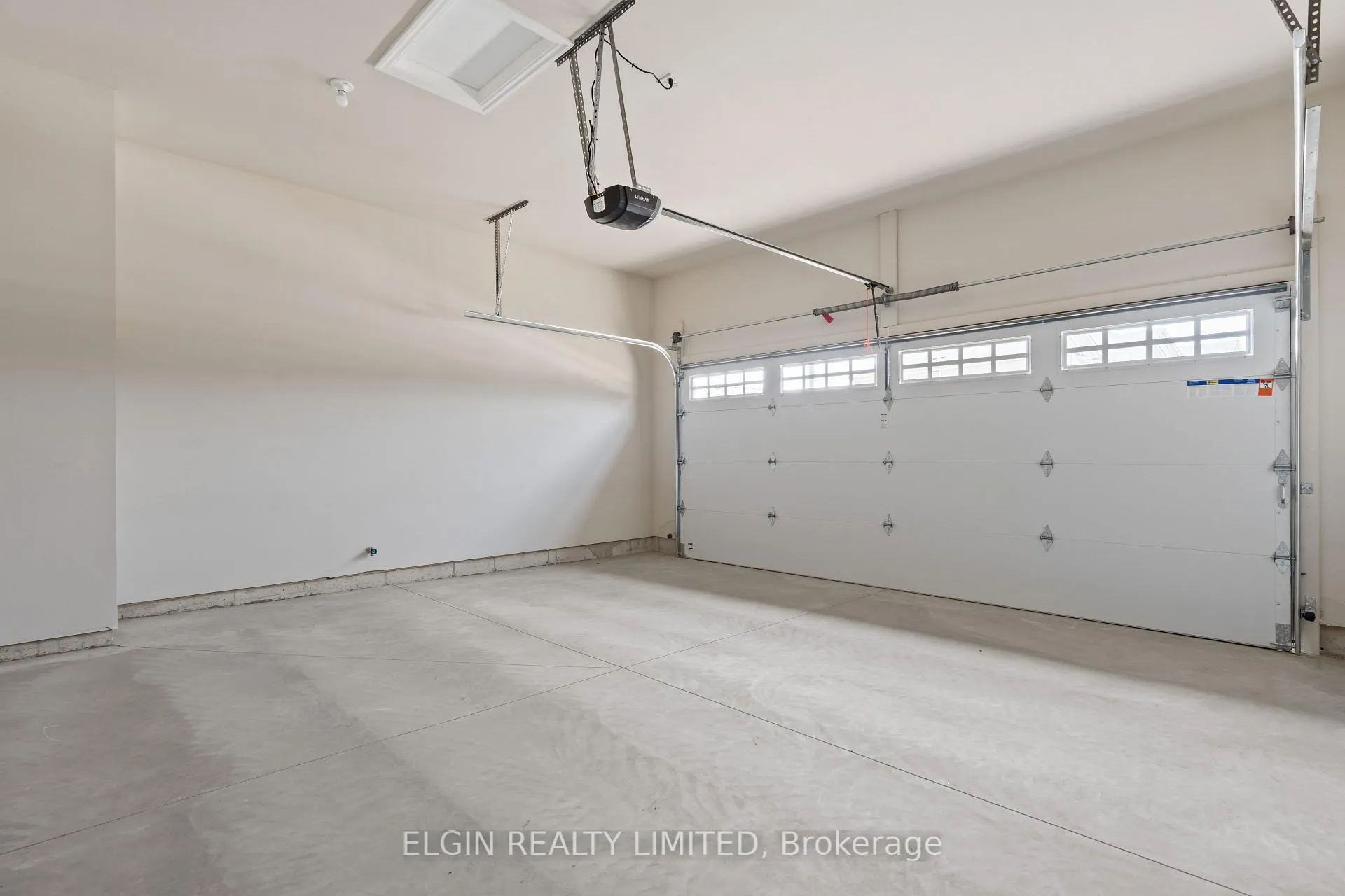 Photo 23 of 9 Dunning Way, St. Thomas — HOMEH