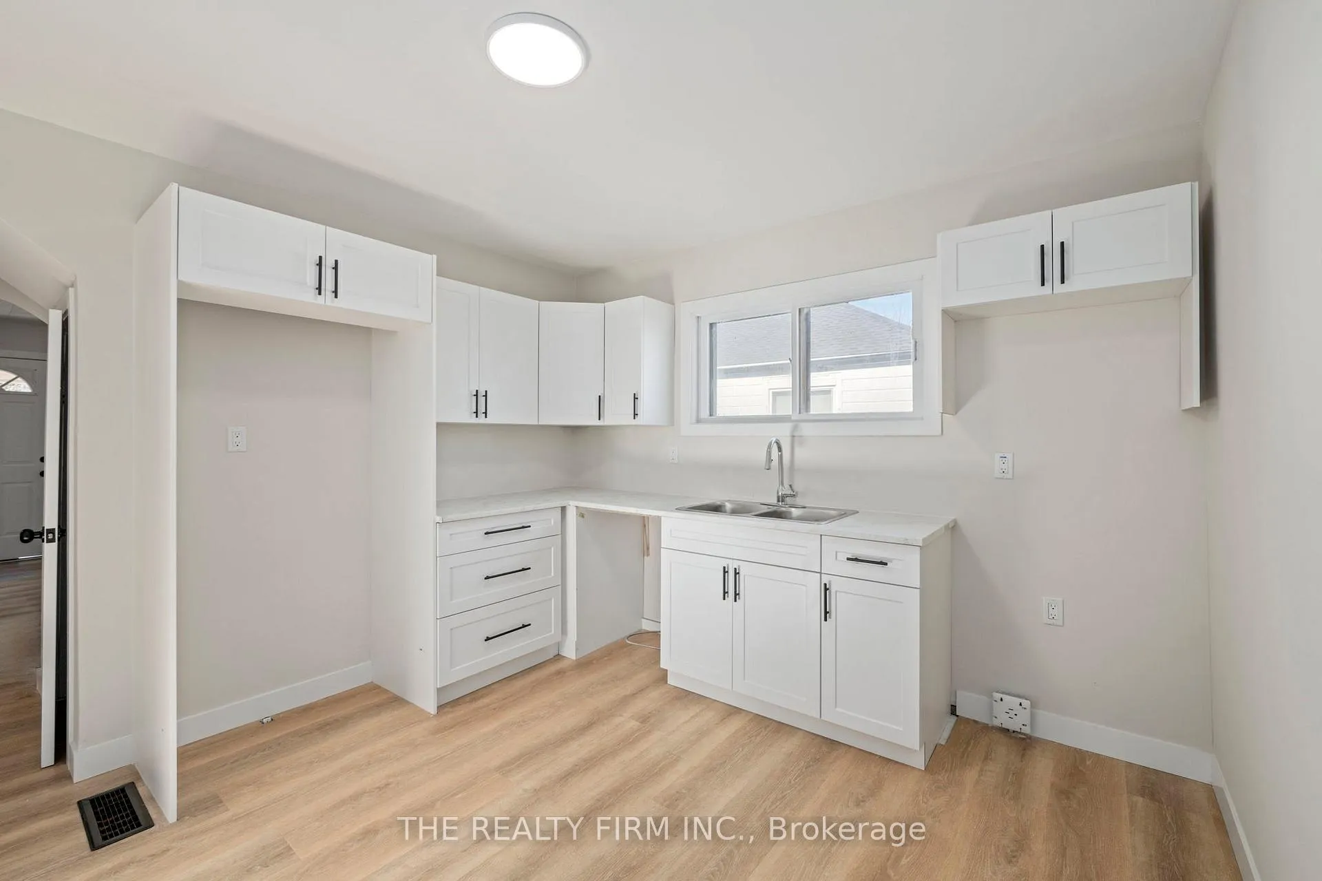 Photo 10 of 165 Sunset Drive, St. Thomas — HOMEH