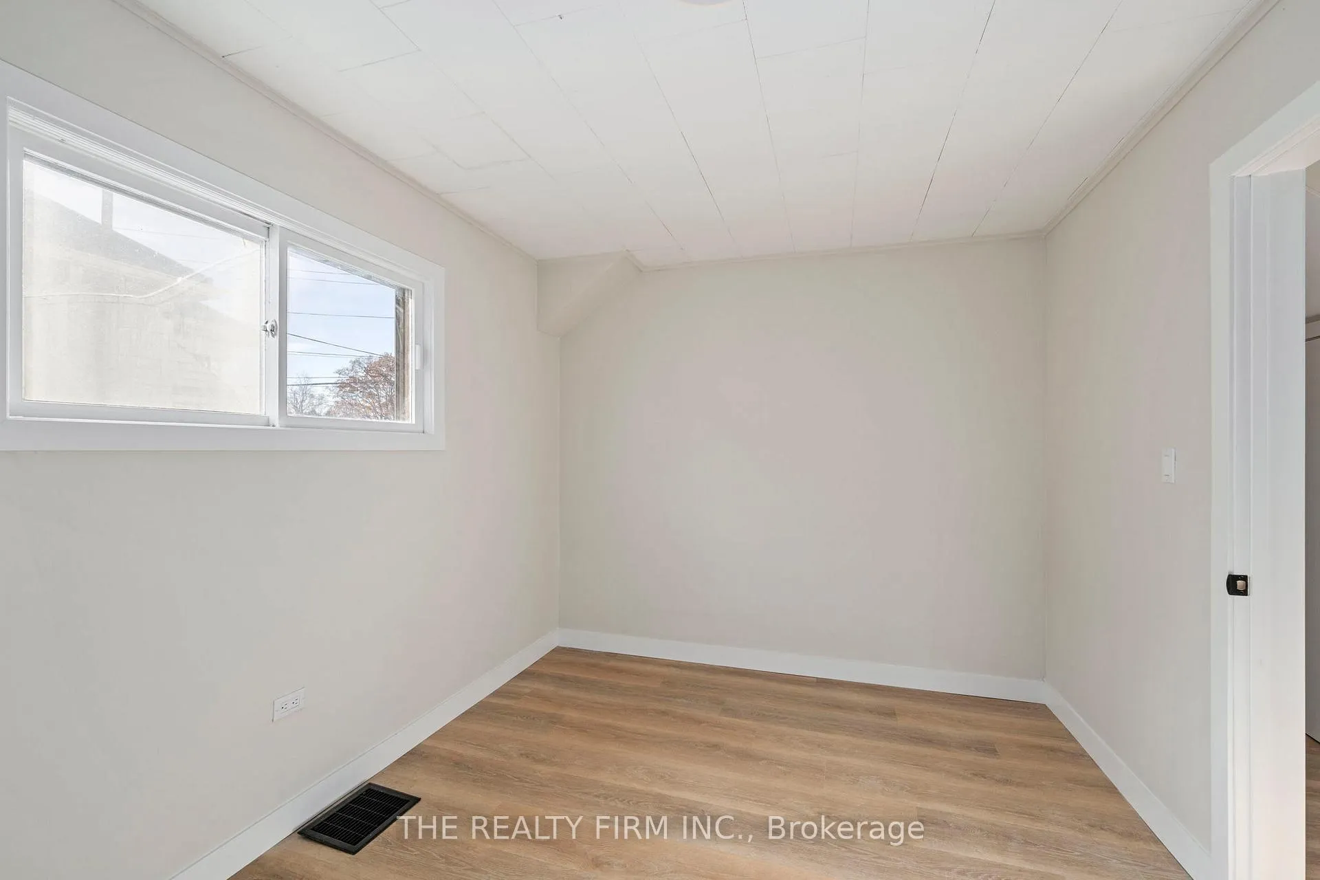 Photo 11 of 165 Sunset Drive, St. Thomas — HOMEH
