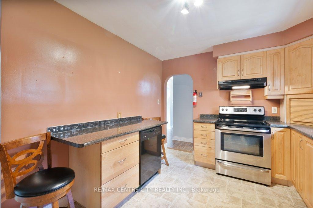 Photo 10 of 6 Wood Street, St. Thomas — HOMEH