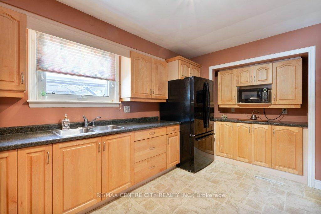 Photo 11 of 6 Wood Street, St. Thomas — HOMEH