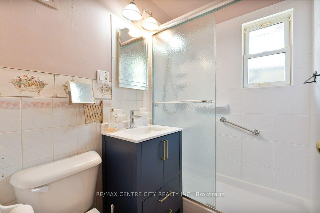 Photo 12 of 6 Wood Street, St. Thomas — HOMEH