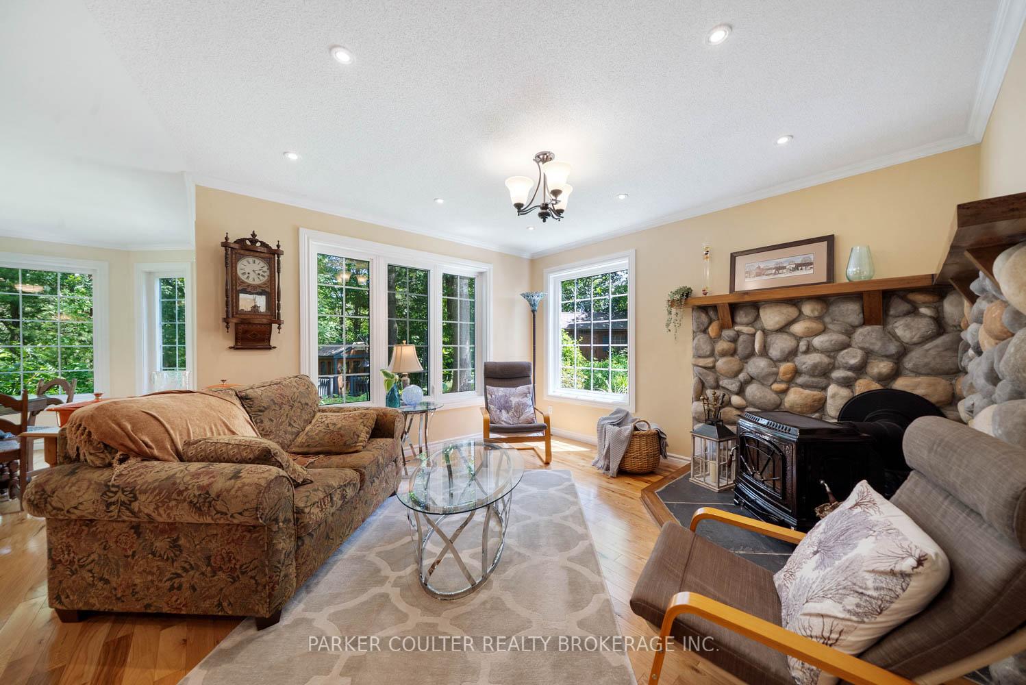 Photo 6 of 29 Robert Boulevard, Springwater, Hillsdale — HOMEH