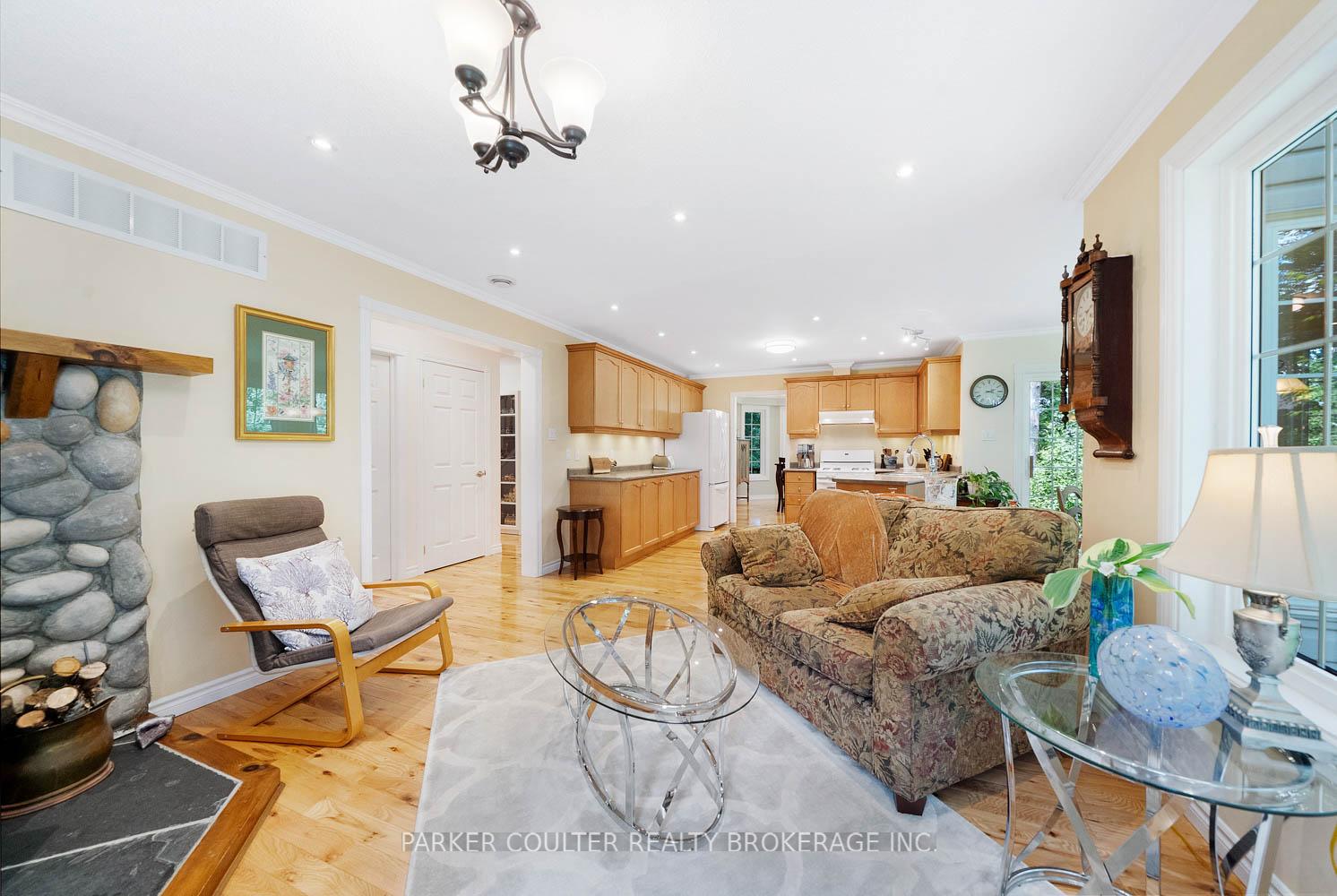 Photo 7 of 29 Robert Boulevard, Springwater, Hillsdale — HOMEH
