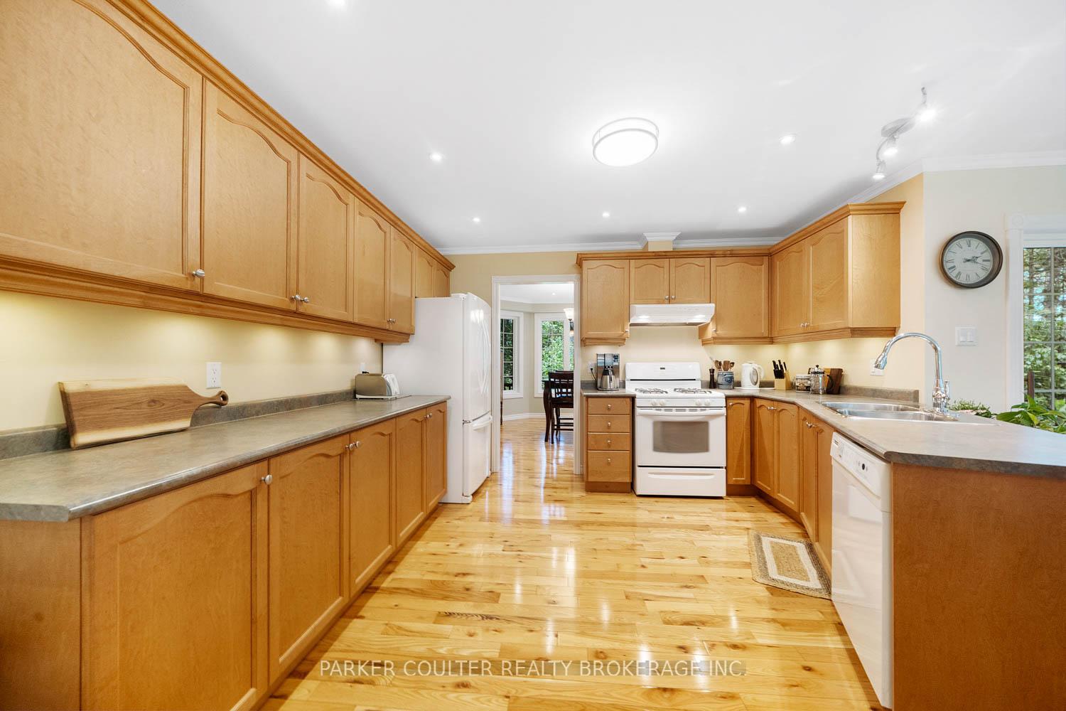 Photo 8 of 29 Robert Boulevard, Springwater, Hillsdale — HOMEH