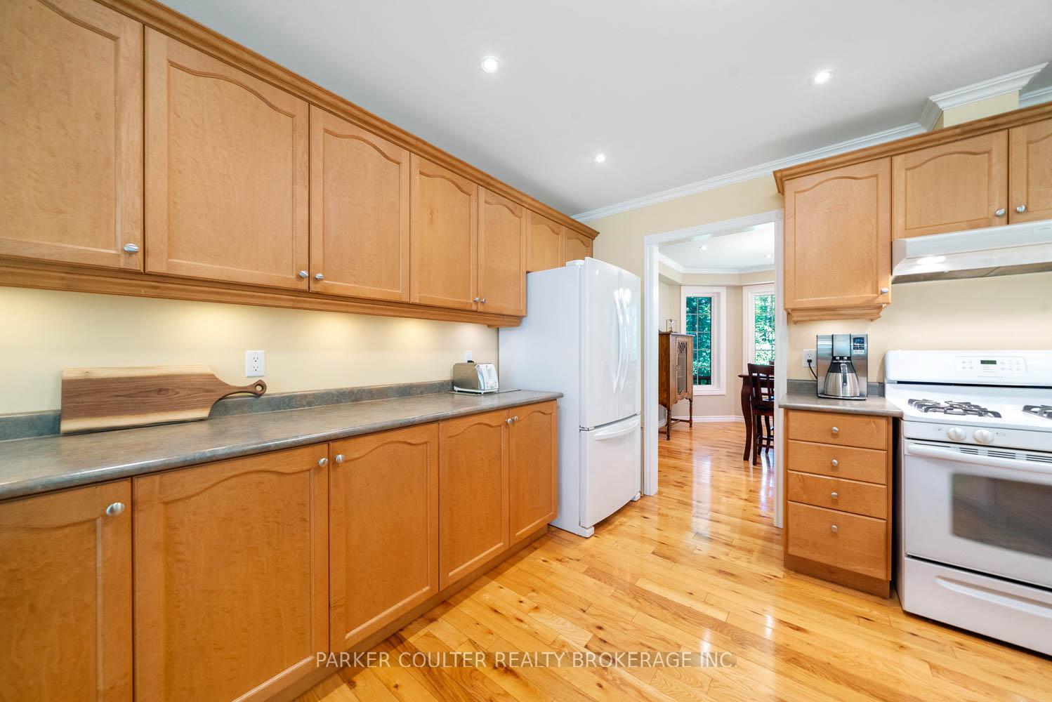 Photo 10 of 29 Robert Boulevard, Springwater, Hillsdale — HOMEH