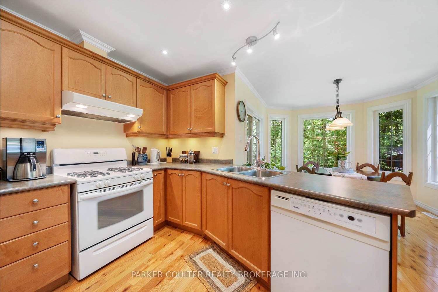 Photo 11 of 29 Robert Boulevard, Springwater, Hillsdale — HOMEH