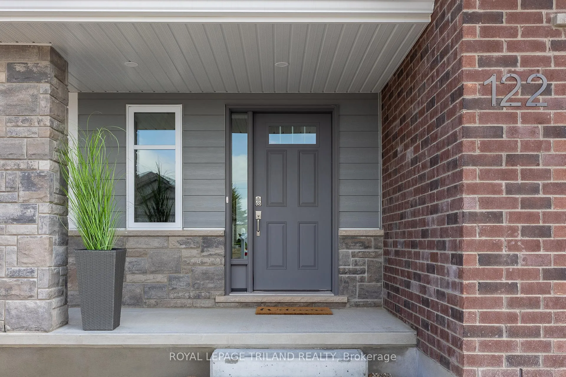 Photo 3 of 122 Styles Drive, St. Thomas — HOMEH
