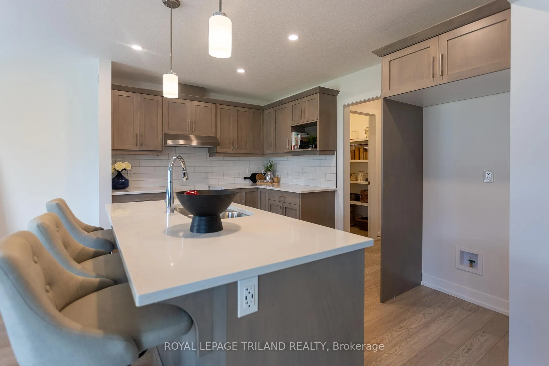 Photo 9 of 122 Styles Drive, St. Thomas — HOMEH