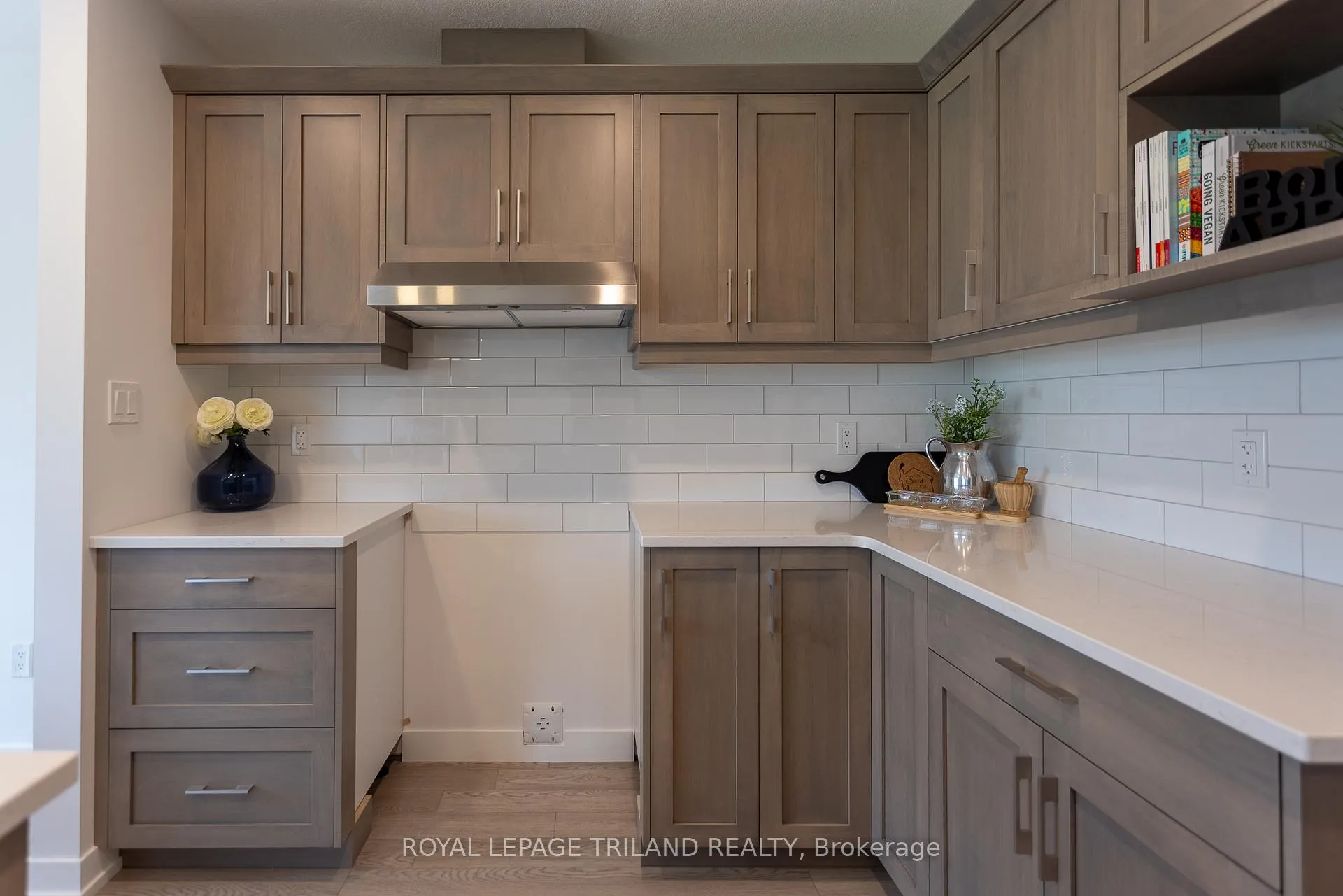 Photo 11 of 122 Styles Drive, St. Thomas — HOMEH