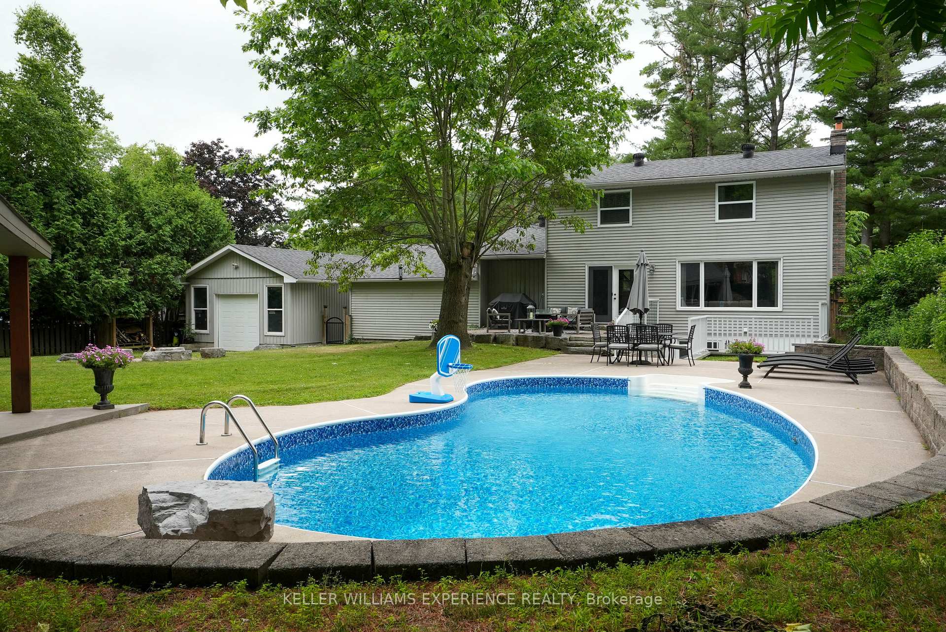 Photo 6 of 31 Lawrence Avenue, Springwater, Minesing — HOMEH