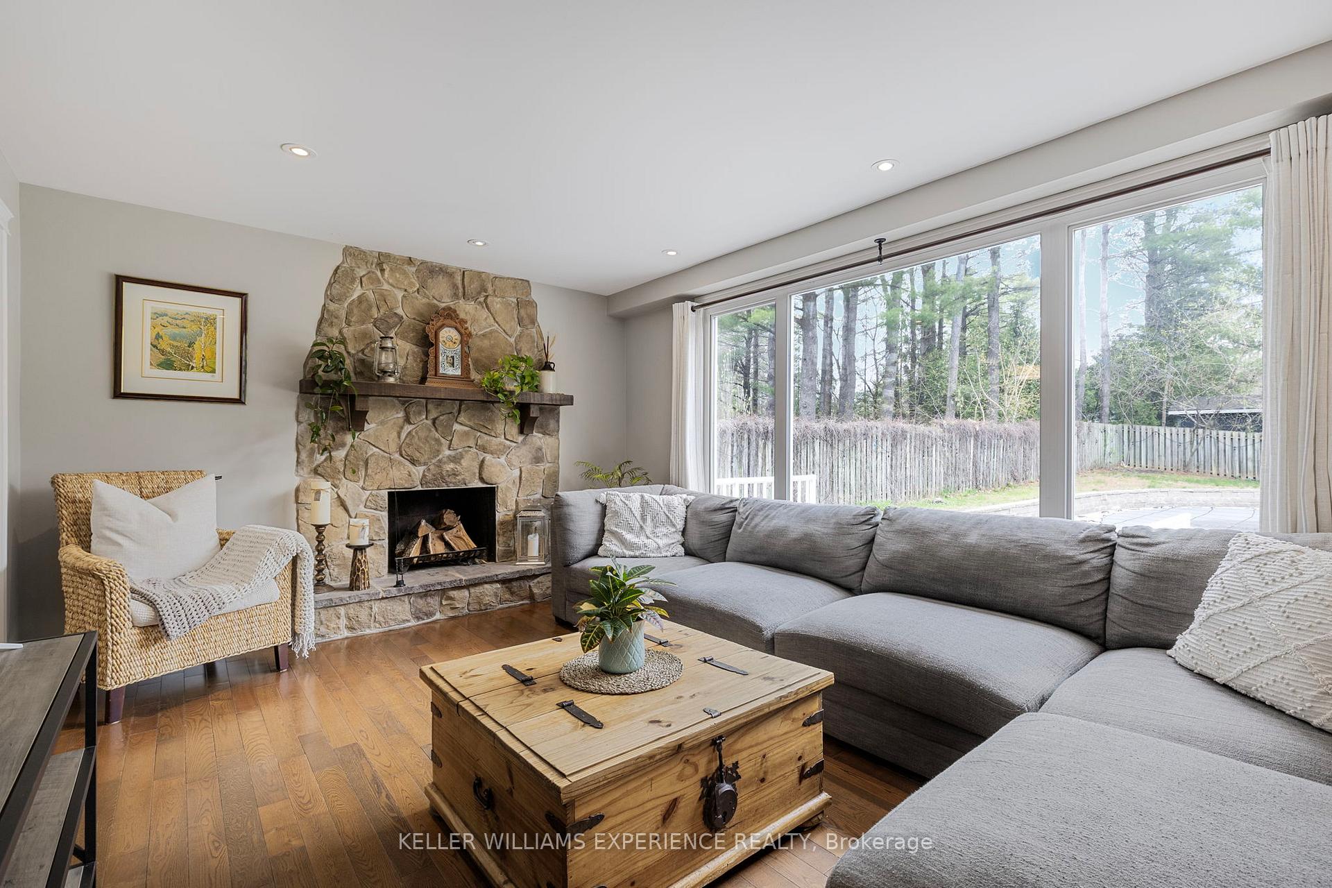 Photo 8 of 31 Lawrence Avenue, Springwater, Minesing — HOMEH