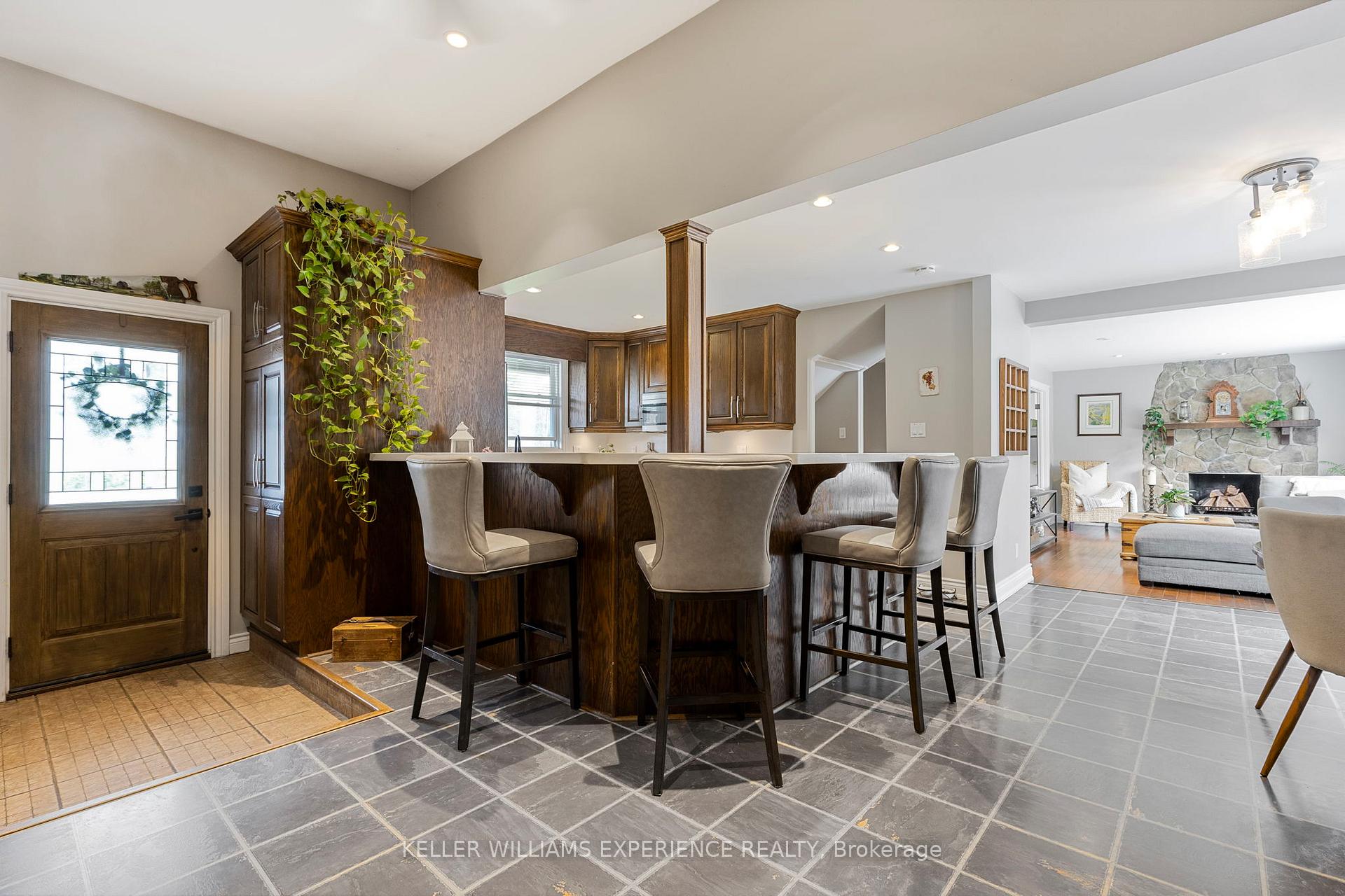 Photo 9 of 31 Lawrence Avenue, Springwater, Minesing — HOMEH