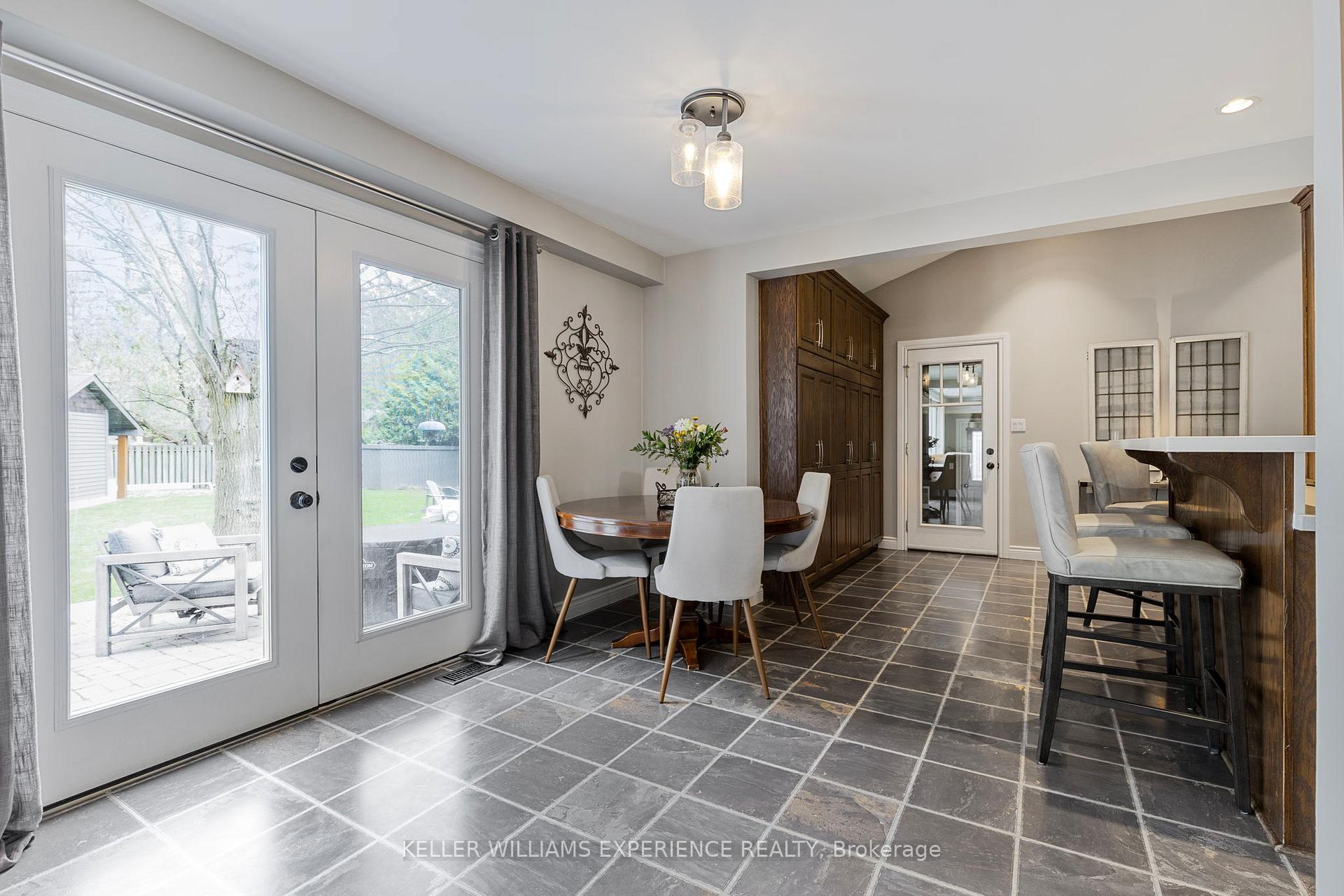 Photo 10 of 31 Lawrence Avenue, Springwater, Minesing — HOMEH