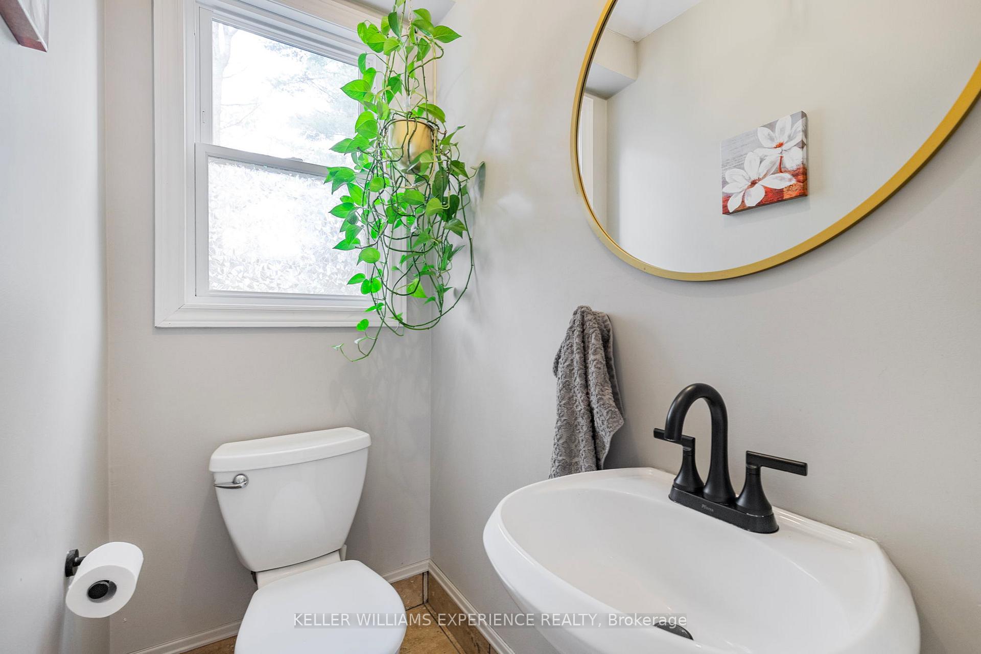 Photo 11 of 31 Lawrence Avenue, Springwater, Minesing — HOMEH