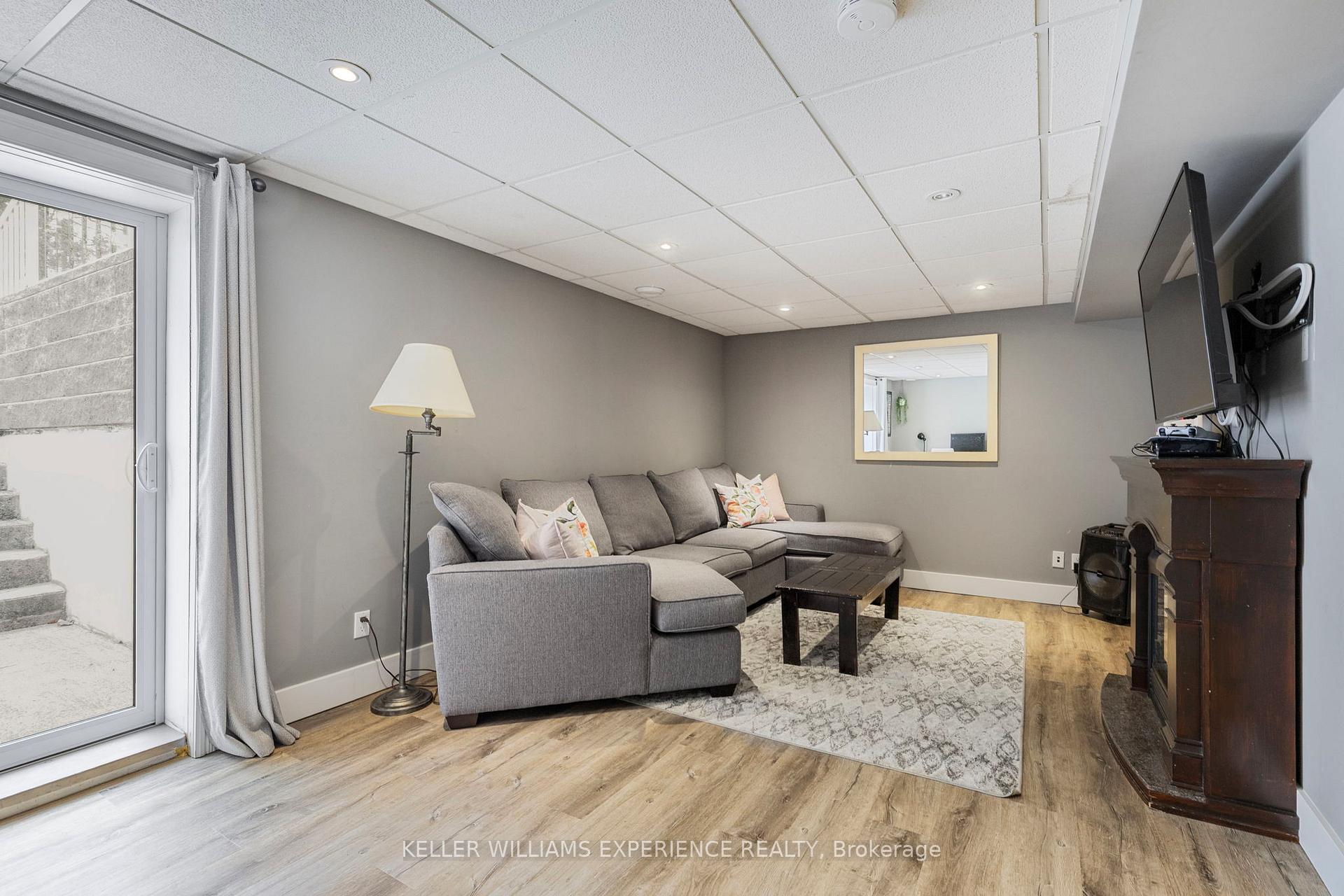 Photo 16 of 31 Lawrence Avenue, Springwater, Minesing — HOMEH