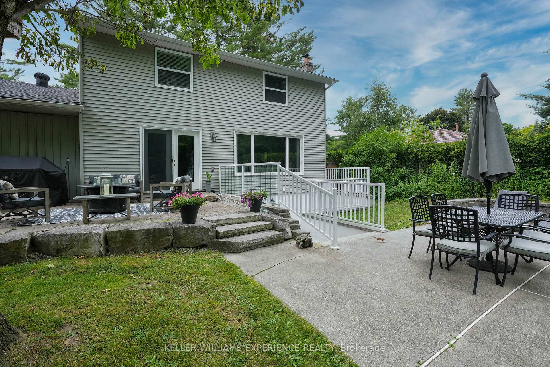 Photo 24 of 31 Lawrence Avenue, Springwater, Minesing — HOMEH