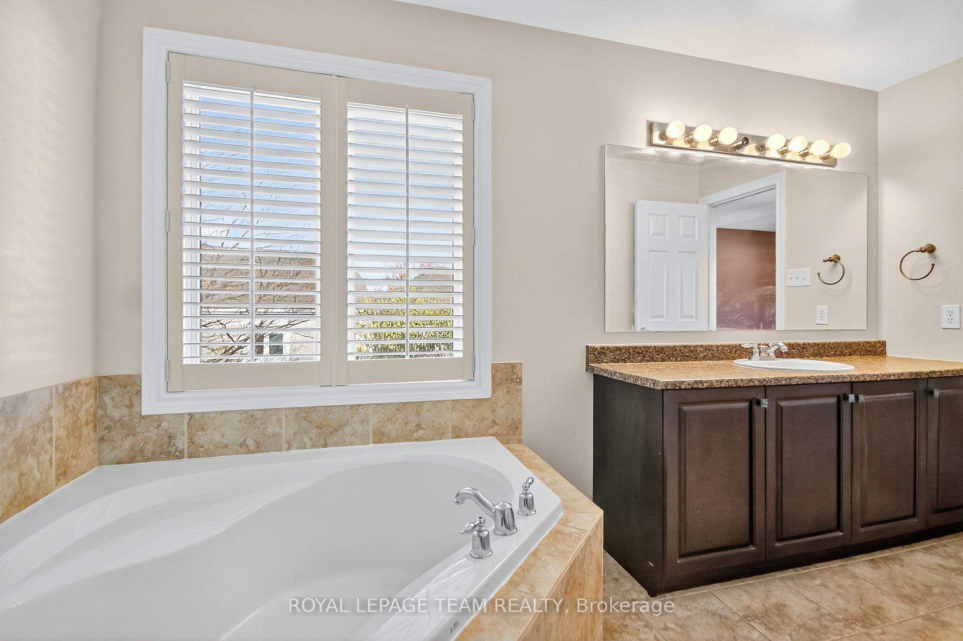 Photo 31 of 236 Kohilo Crescent, Ottawa, Stittsville (North) — HOMEH