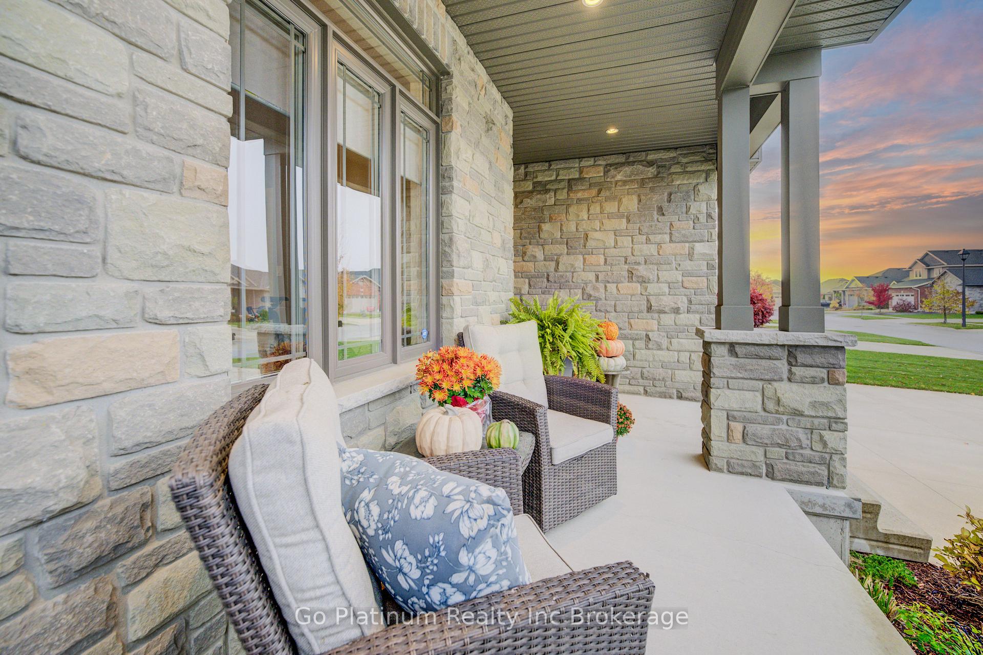 Photo 4 of 683 Forman Avenue, Stratford — HOMEH