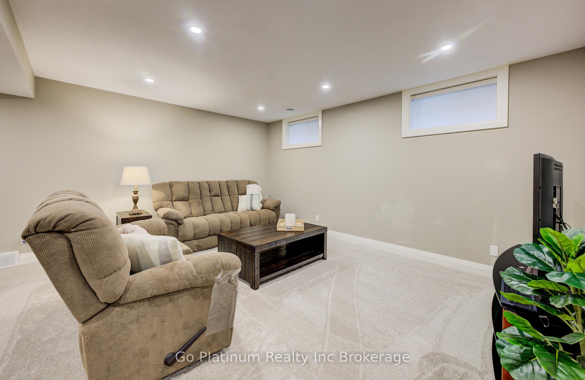 Photo 33 of 683 Forman Avenue, Stratford — HOMEH