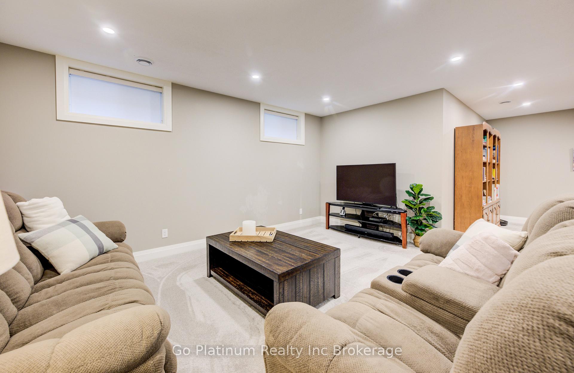 Photo 34 of 683 Forman Avenue, Stratford — HOMEH