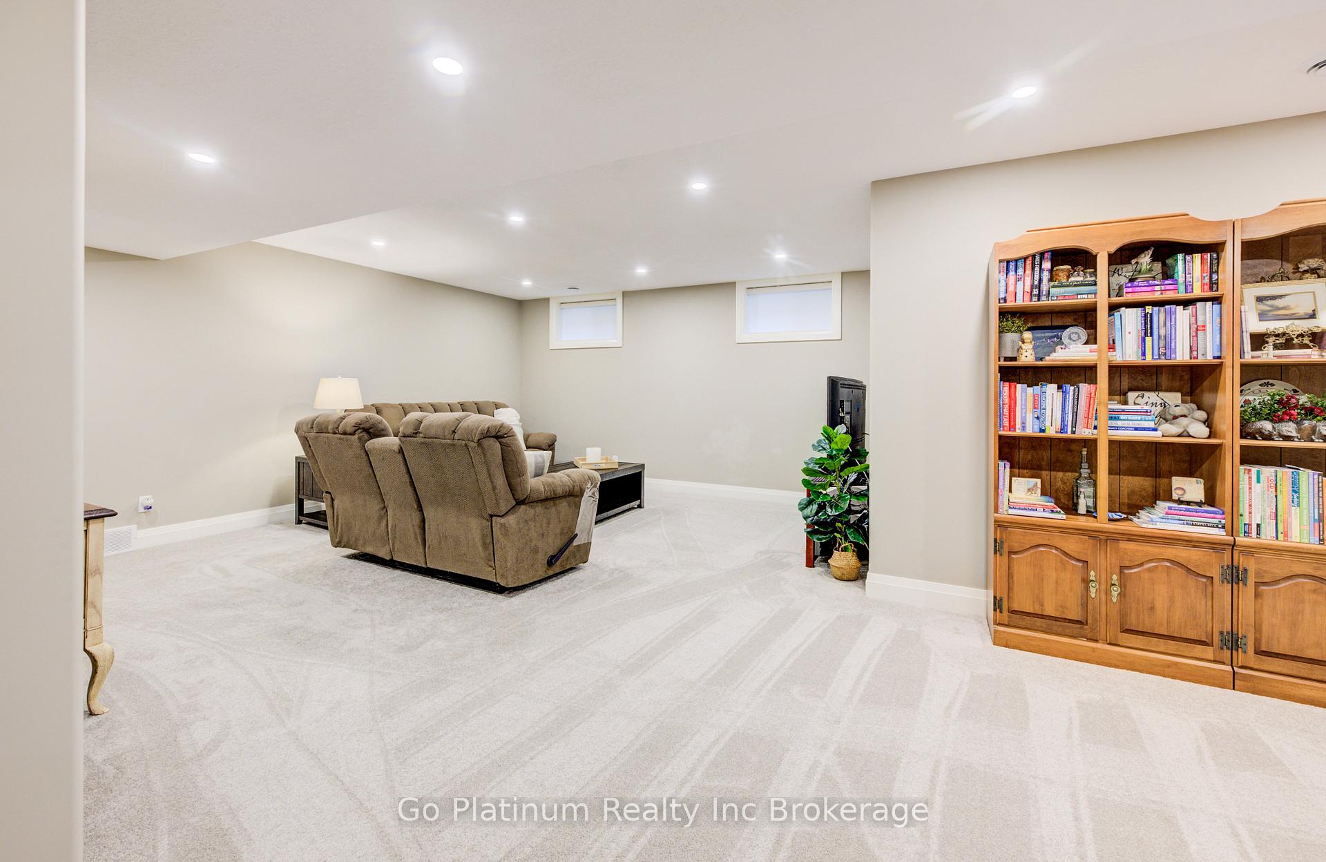 Photo 40 of 683 Forman Avenue, Stratford — HOMEH