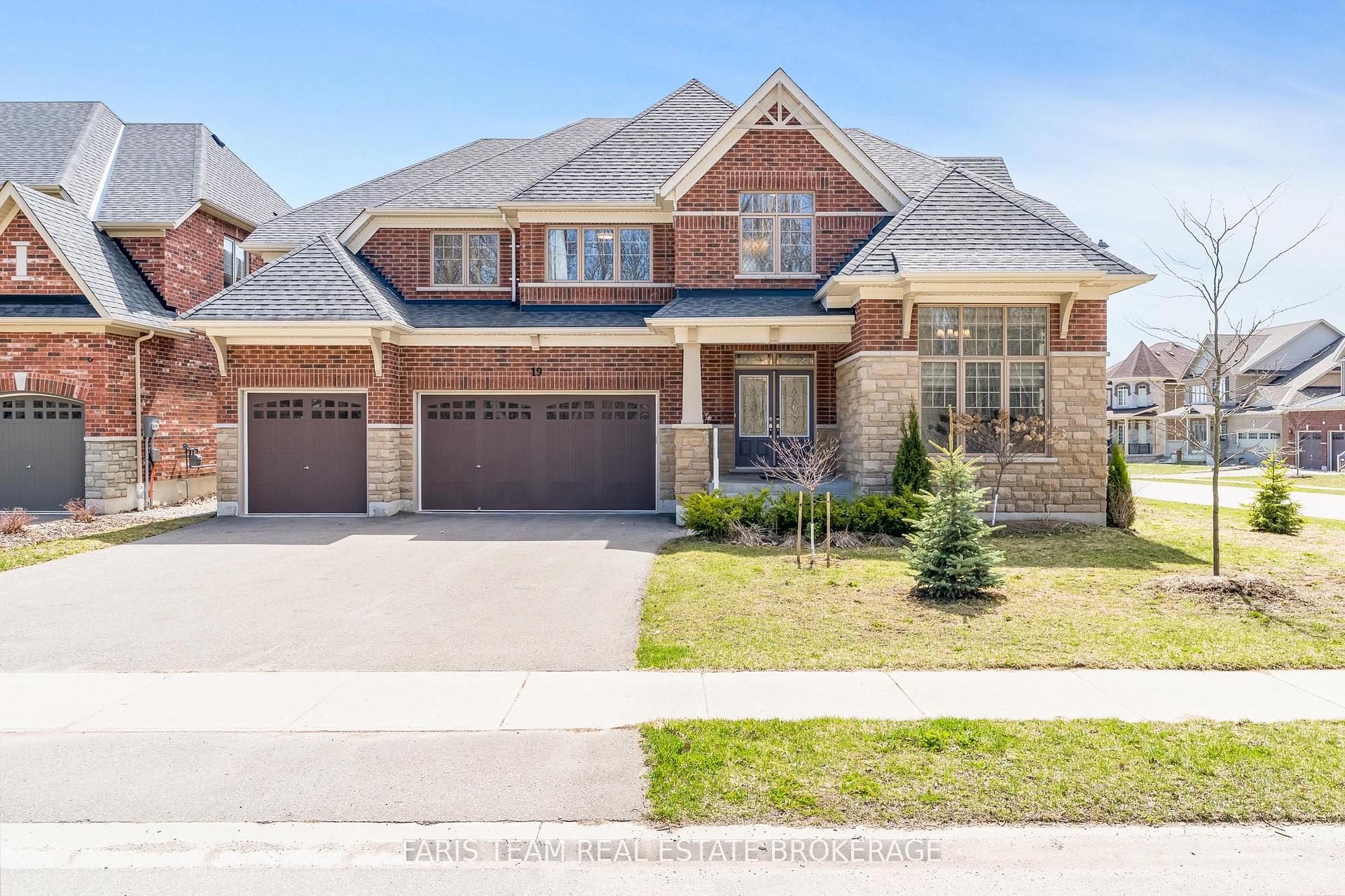 Photo 2 of 19 McIsaac Drive, Springwater, Centre Vespra — HOMEH