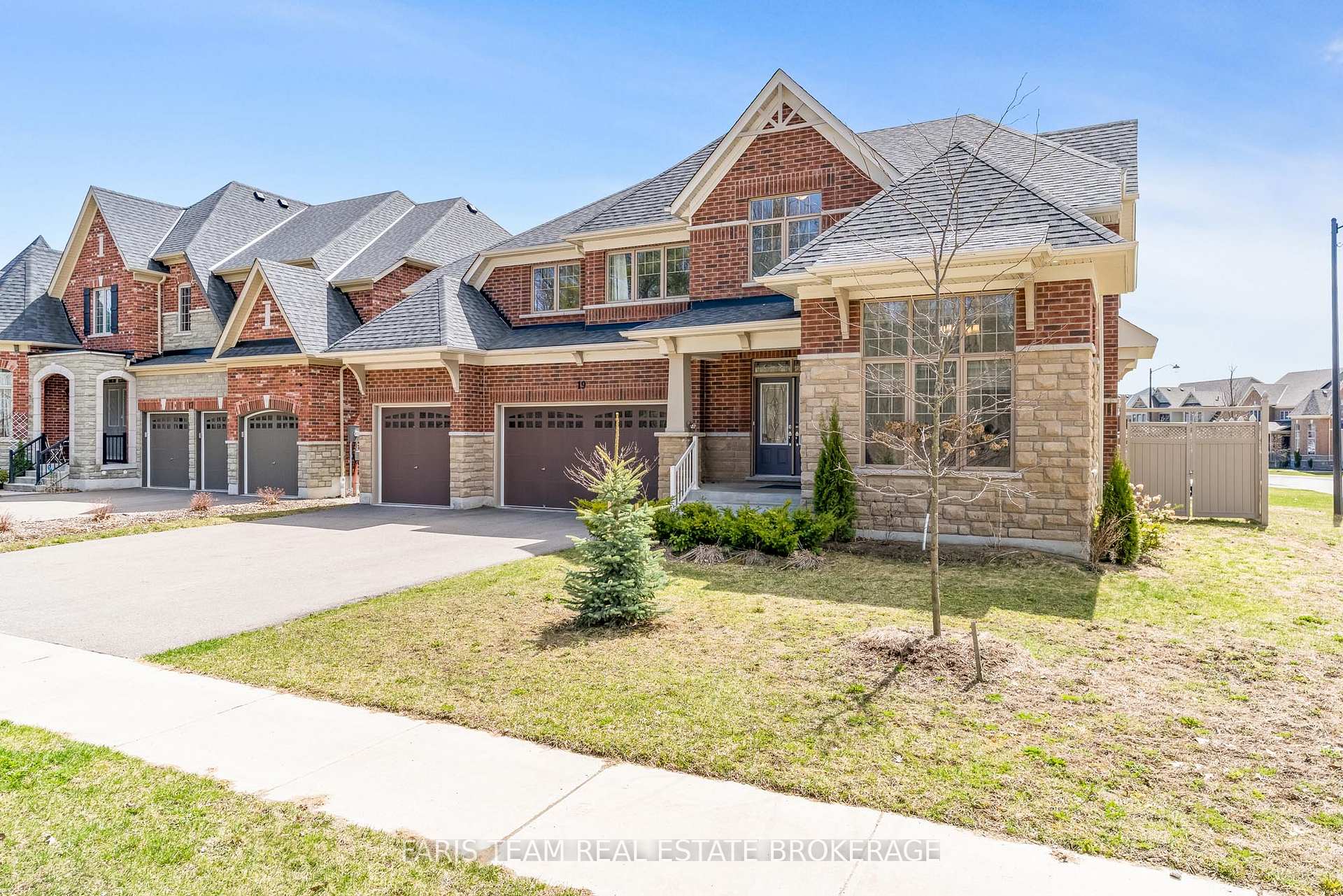 Photo 3 of 19 McIsaac Drive, Springwater, Centre Vespra — HOMEH