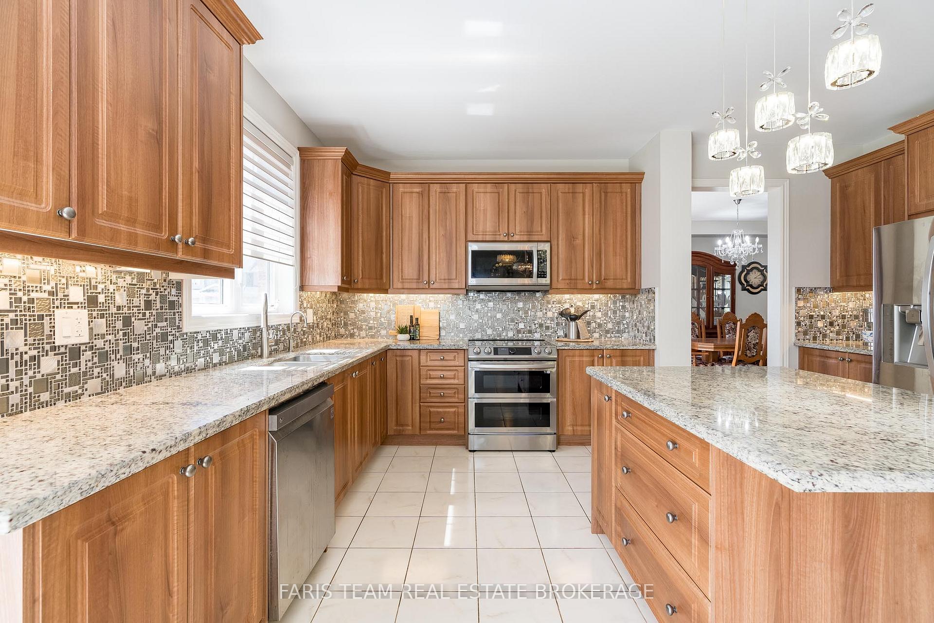 Photo 6 of 19 McIsaac Drive, Springwater, Centre Vespra — HOMEH