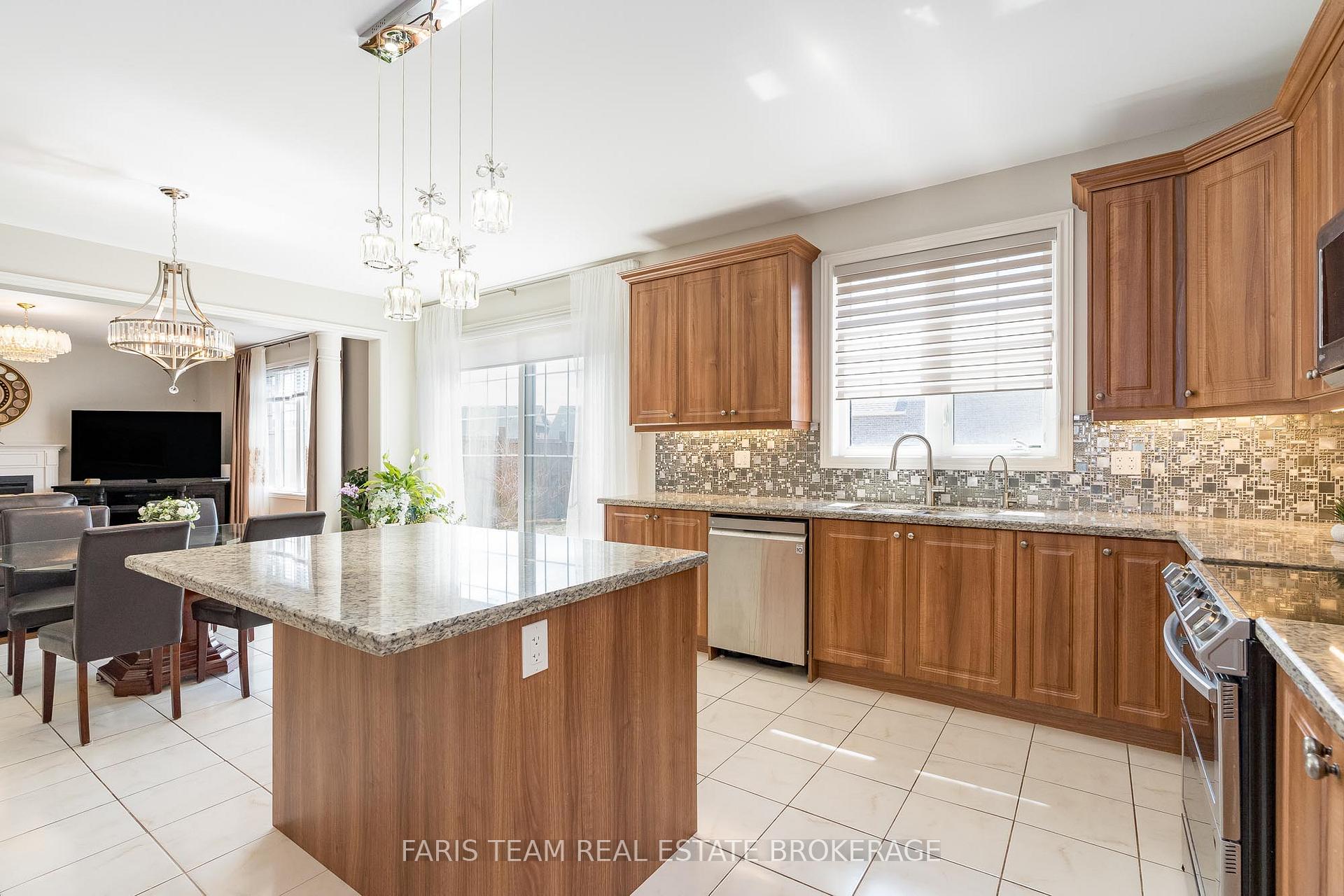 Photo 8 of 19 McIsaac Drive, Springwater, Centre Vespra — HOMEH