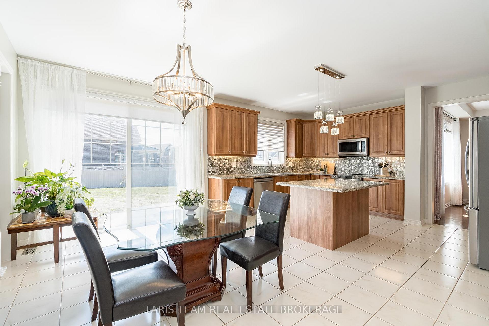 Photo 9 of 19 McIsaac Drive, Springwater, Centre Vespra — HOMEH