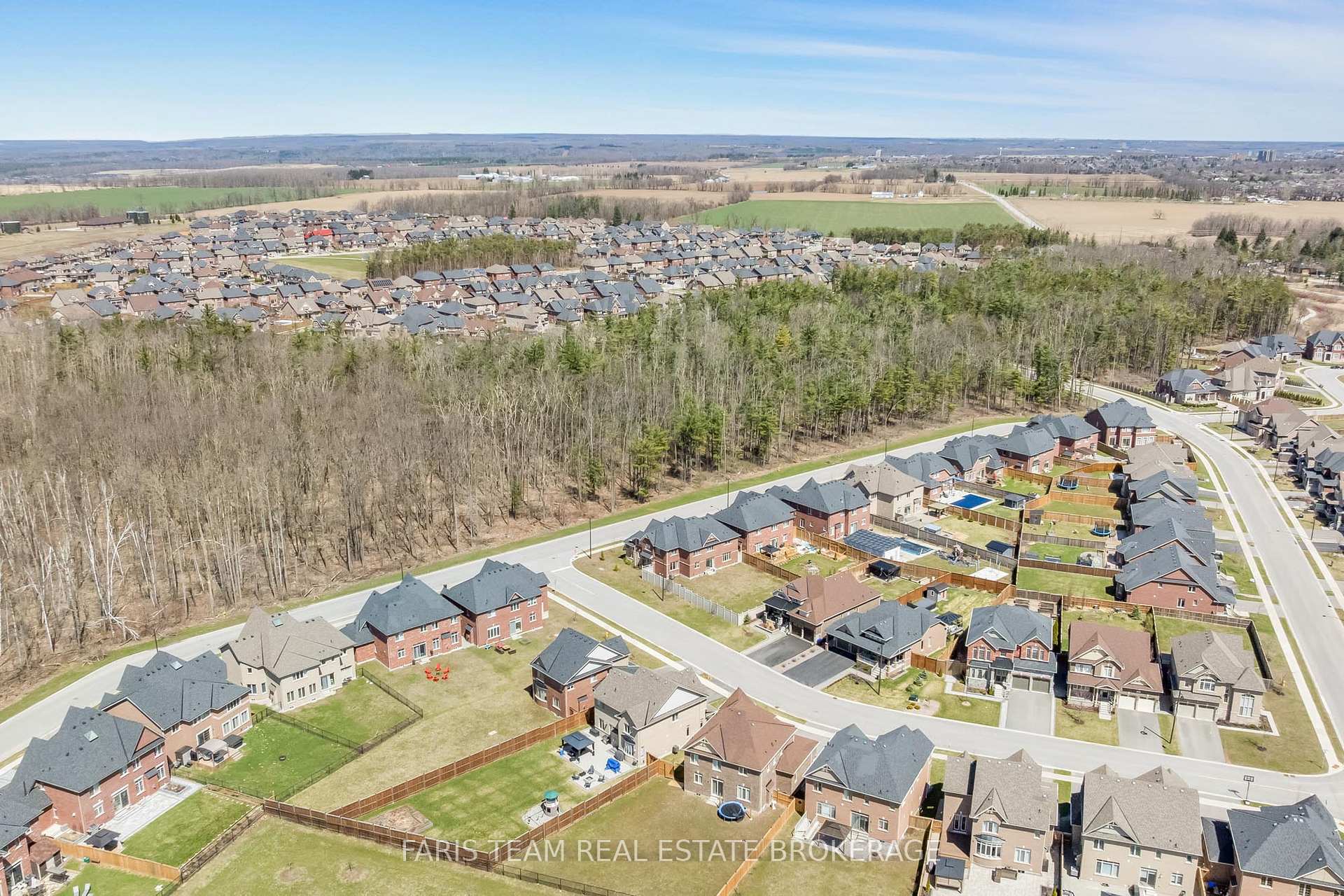 Photo 33 of 19 McIsaac Drive, Springwater, Centre Vespra — HOMEH