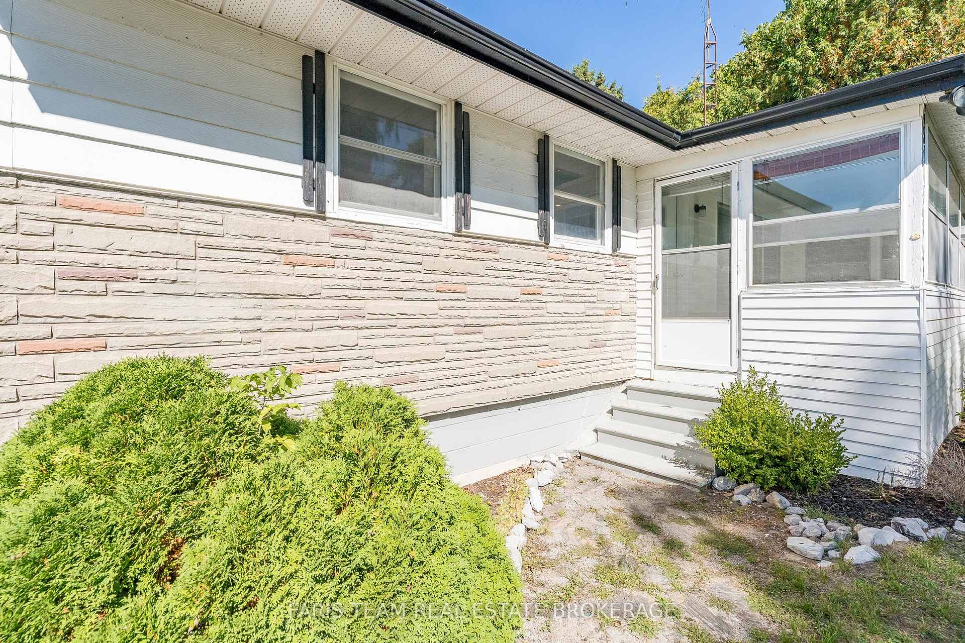 Photo 4 of 2570 Sunnidale Road, Springwater, Rural Springwater — HOMEH