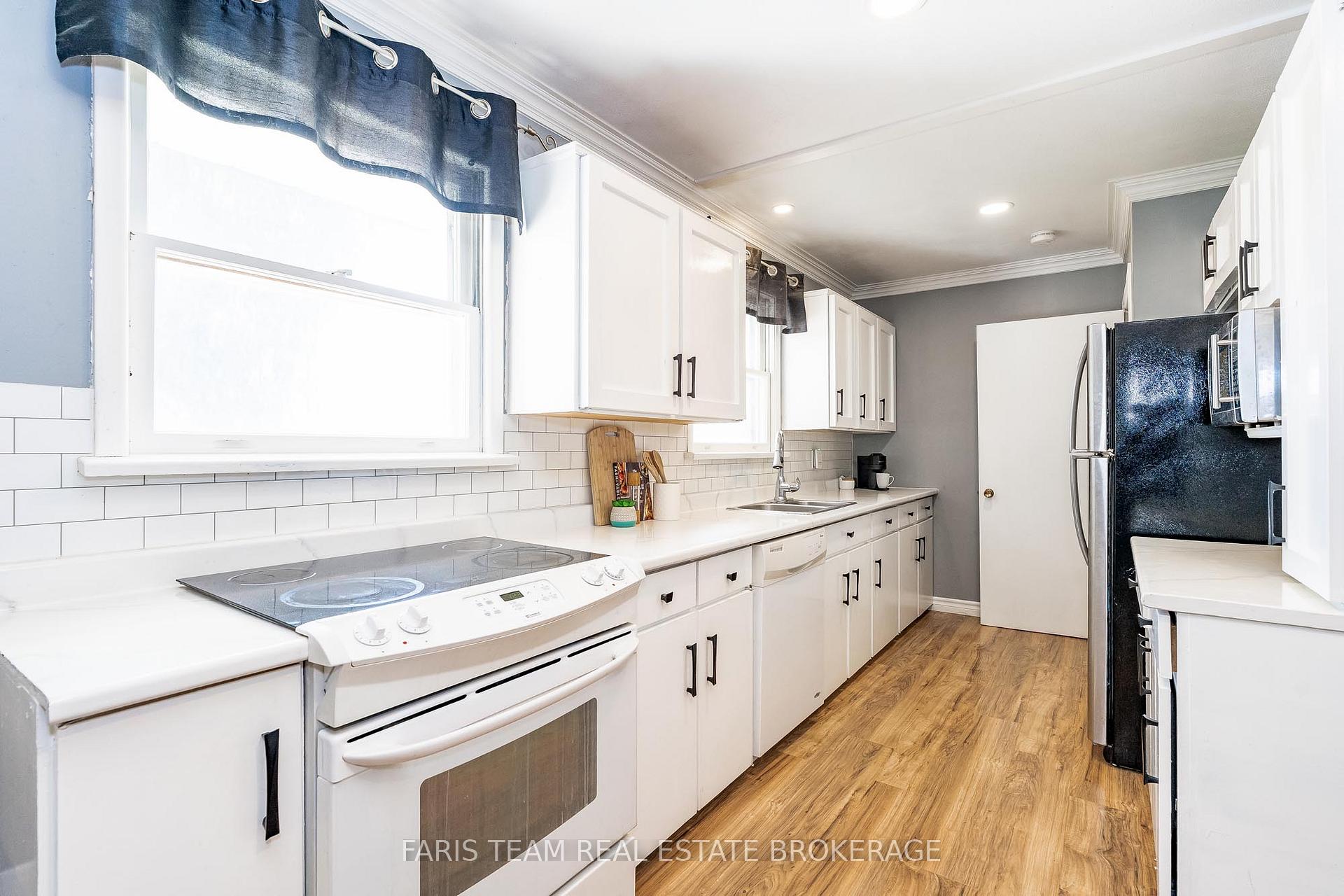 Photo 5 of 2570 Sunnidale Road, Springwater, Rural Springwater — HOMEH