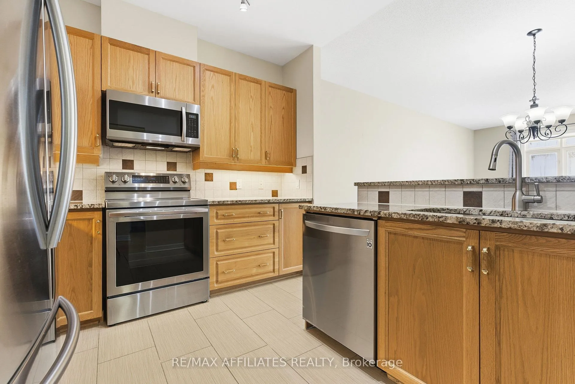 Photo 14 of 107 Sable Run Drive, Ottawa, Stittsville (Central) — HOMEH
