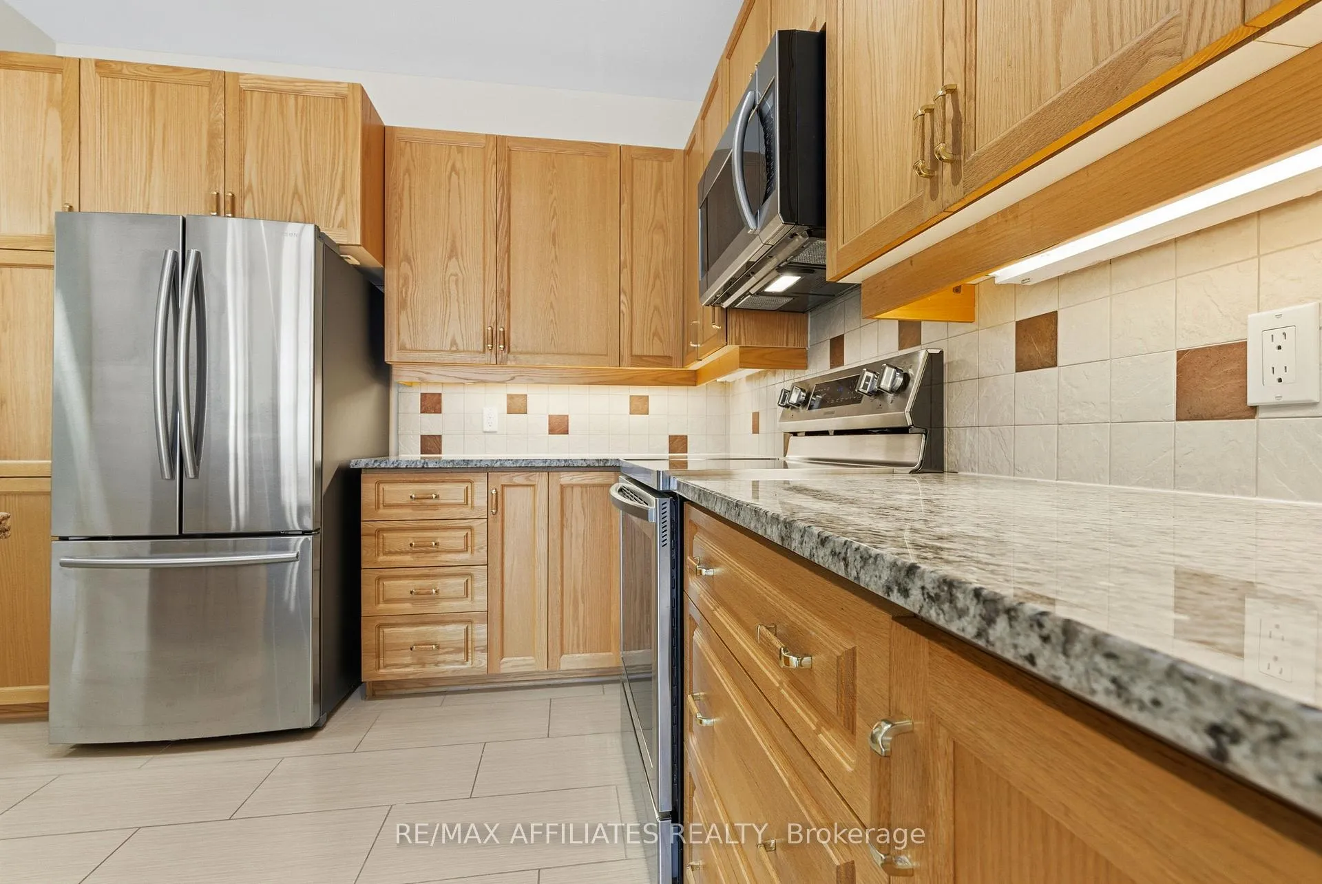 Photo 15 of 107 Sable Run Drive, Ottawa, Stittsville (Central) — HOMEH