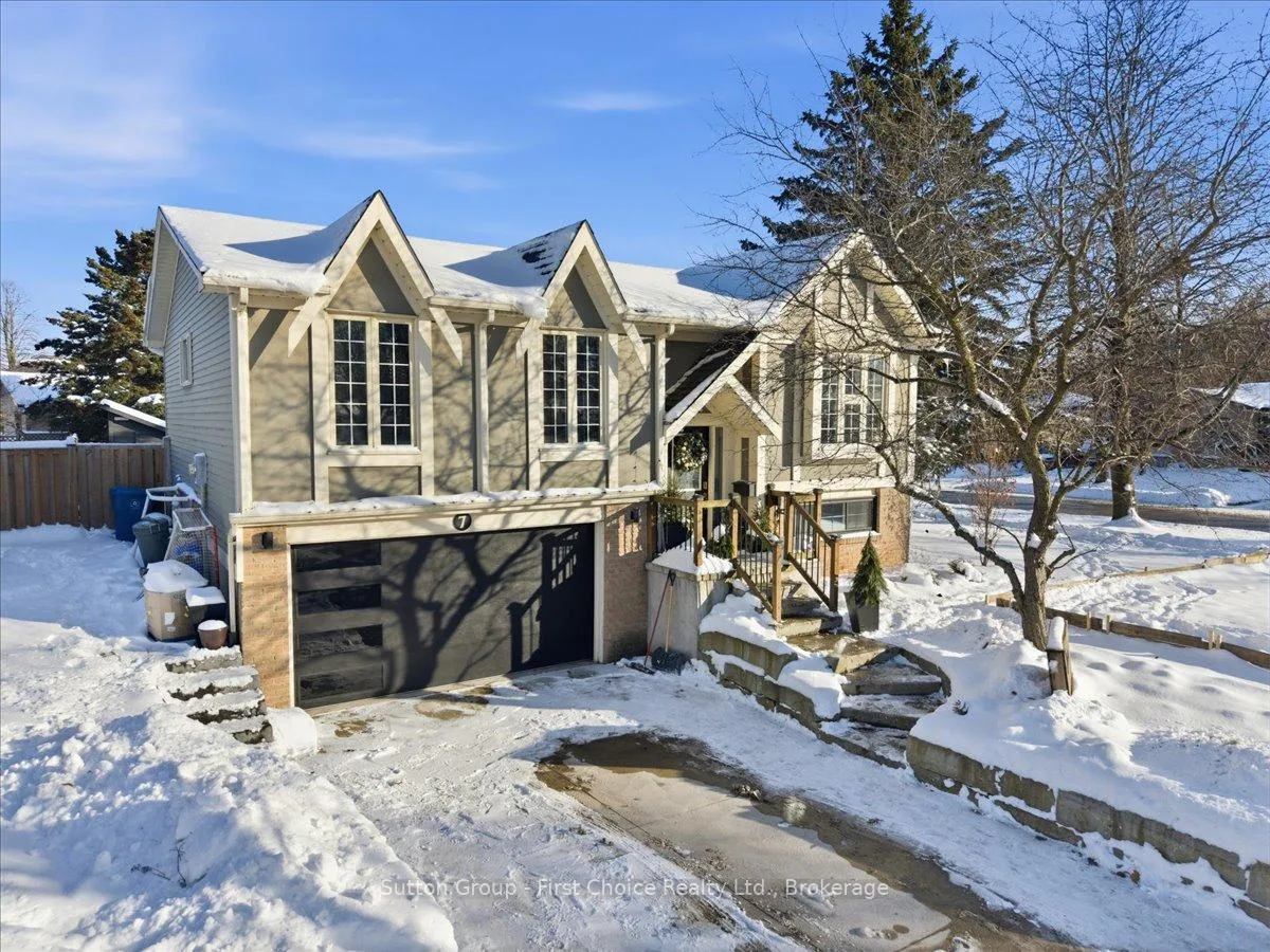 Photo 1 of 7 Kenner Crescent, Stratford — HOMEH