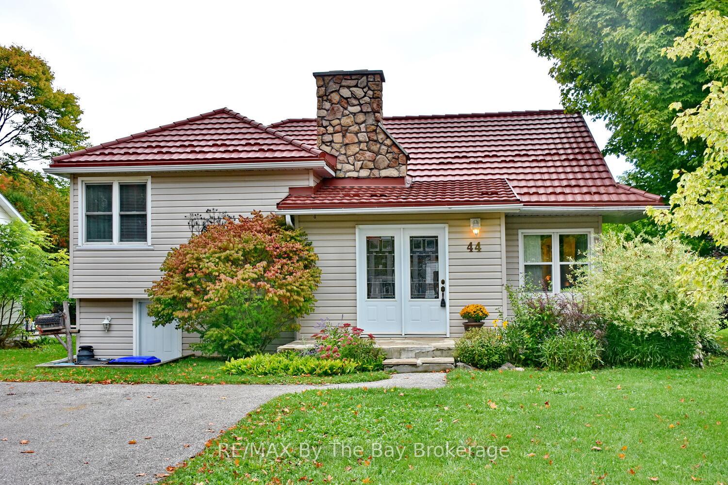 Photo 1 of 44 Peter Street, Springwater, Elmvale — HOMEH