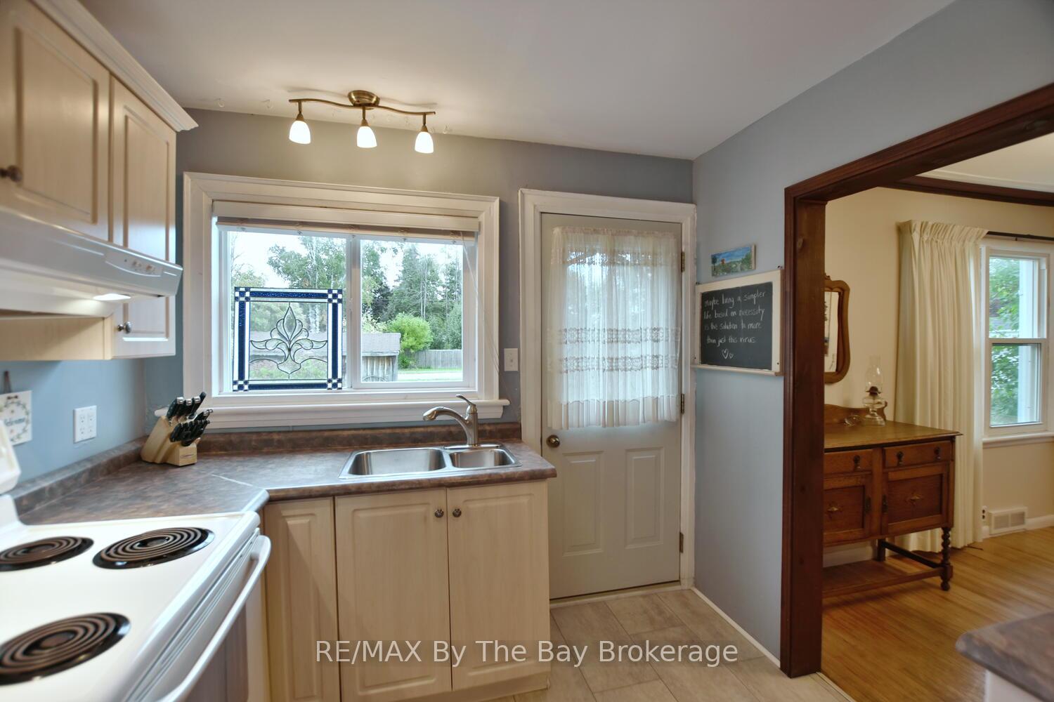Photo 13 of 44 Peter Street, Springwater, Elmvale — HOMEH