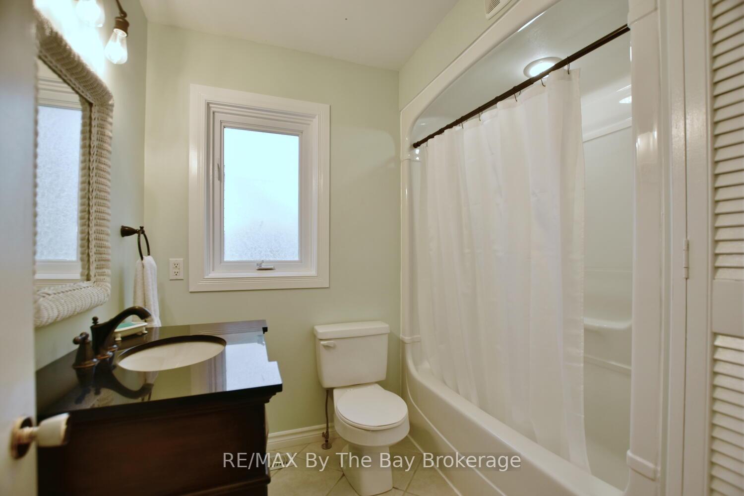 Photo 18 of 44 Peter Street, Springwater, Elmvale — HOMEH